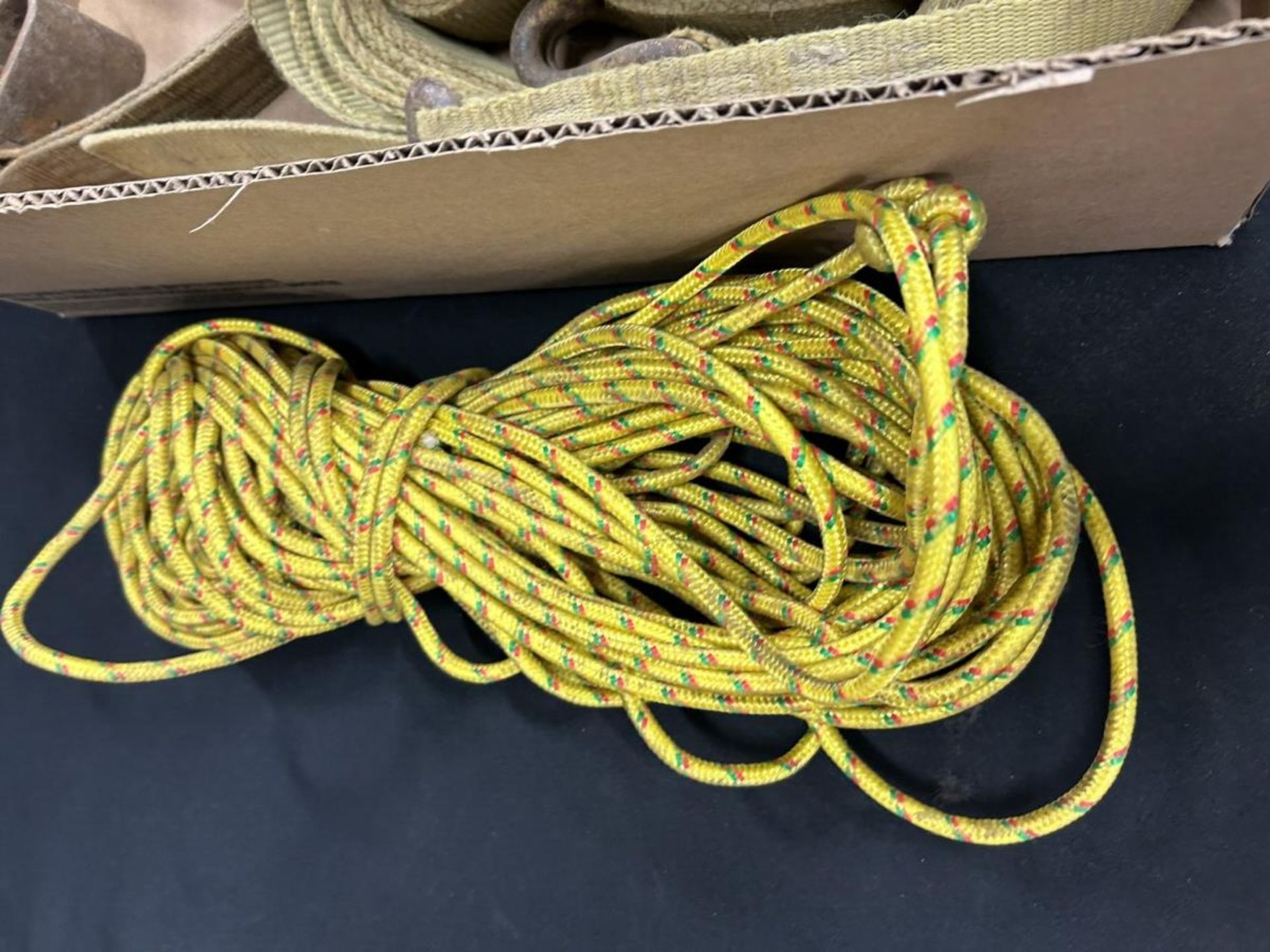 L/O TIE DOWN STRAPS AND PARTIAL ROLL OF 1/4 PARACORD - Image 4 of 4