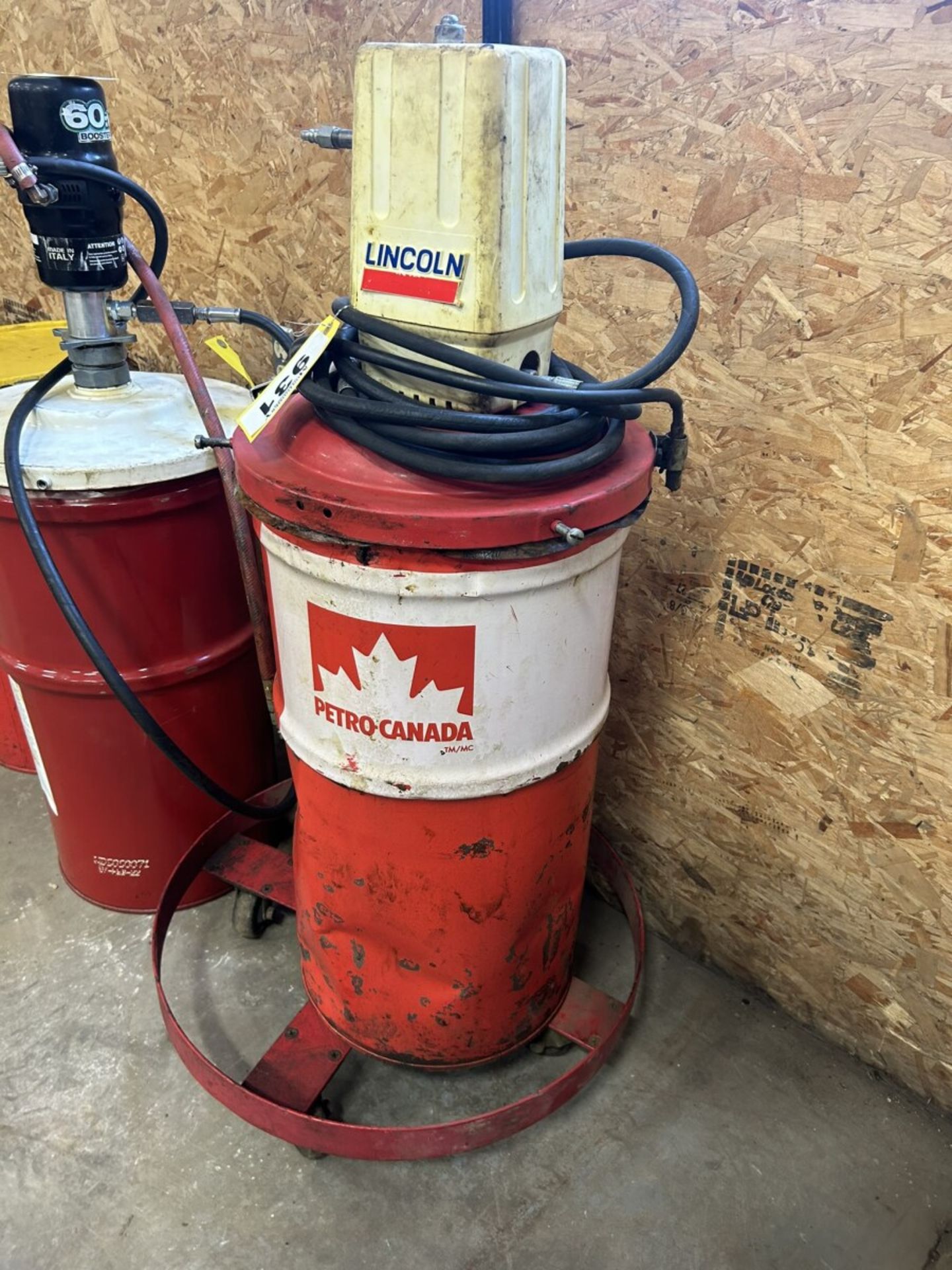 LINCOLN GREASE BARREL PUMP W/ PETRO CANADA DRUM - Image 2 of 5