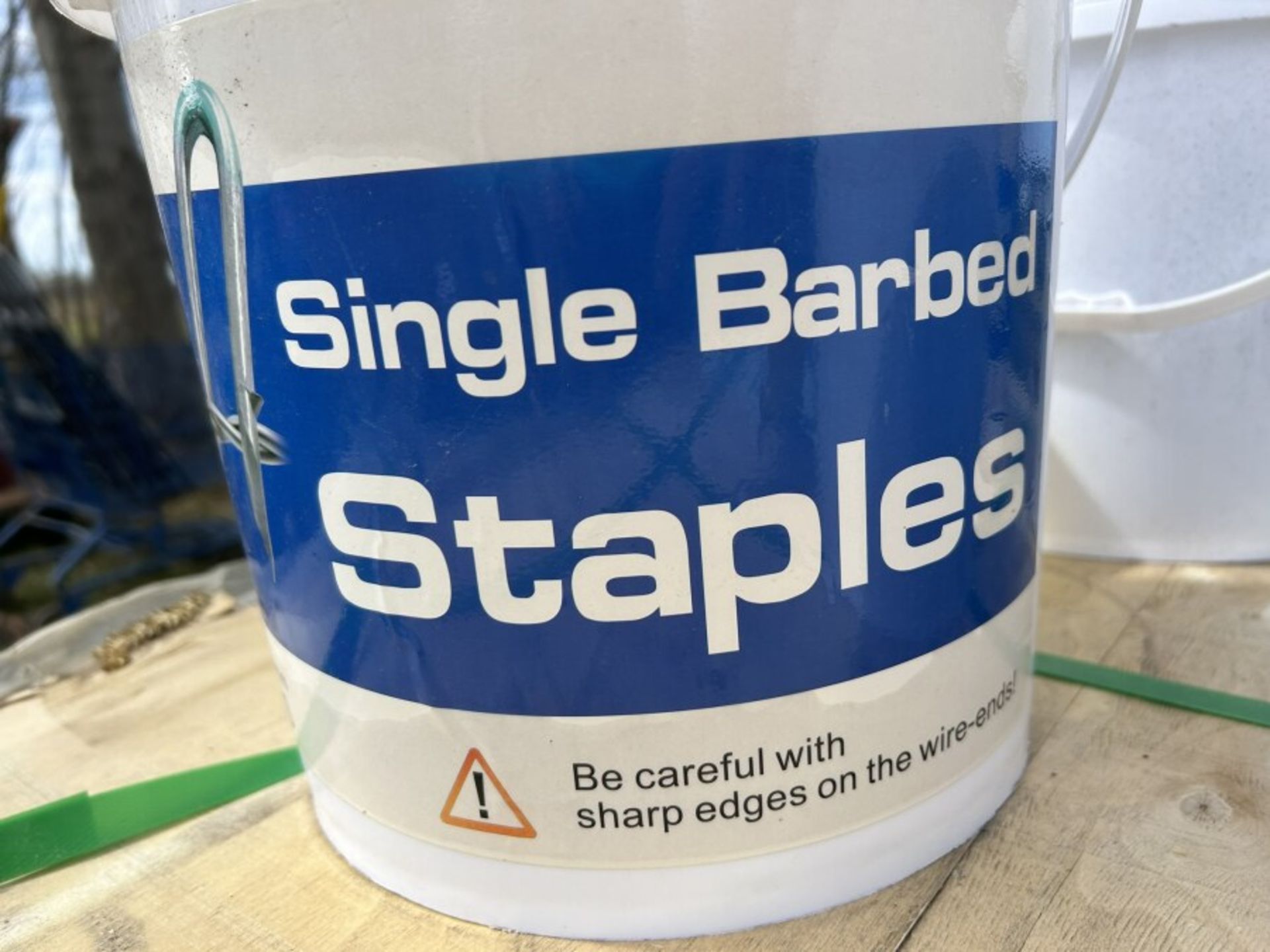1.75" BARBED STAPLES - 30LB PAIL - Image 2 of 3