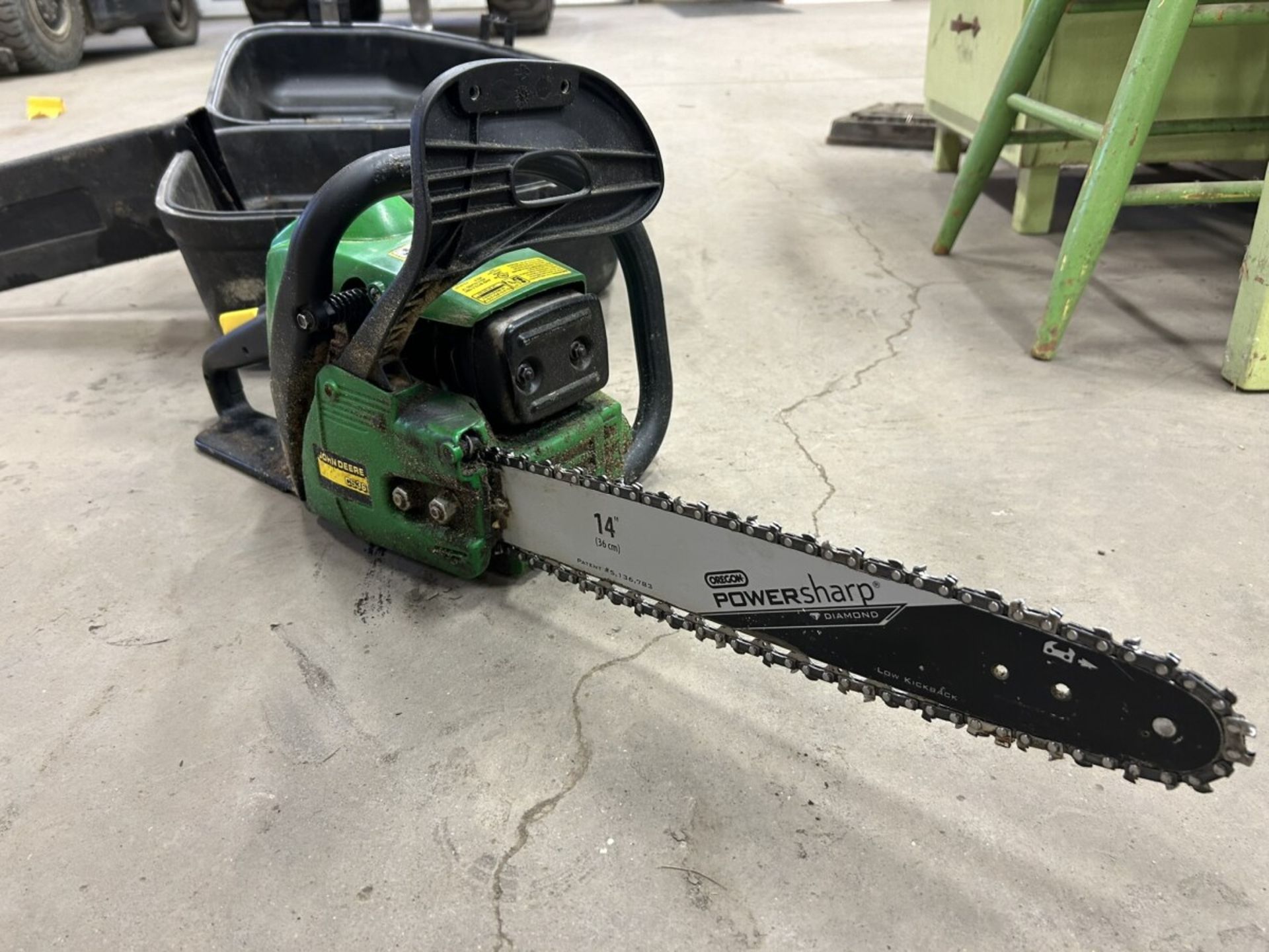 JOHN DEERE CHAIN SAW CS36 W/CASE AND POWERSHARP CHAIN SHARPENER - Image 4 of 10