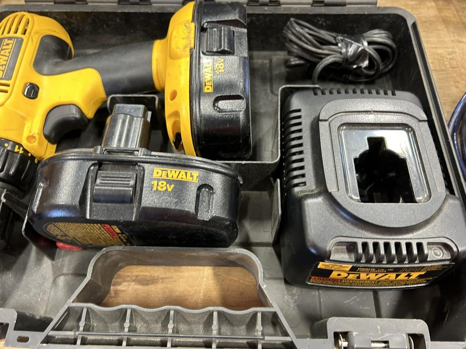 DEWALT CORDLESS DRILL W/ BATTERY AND CHARGER - Image 2 of 3