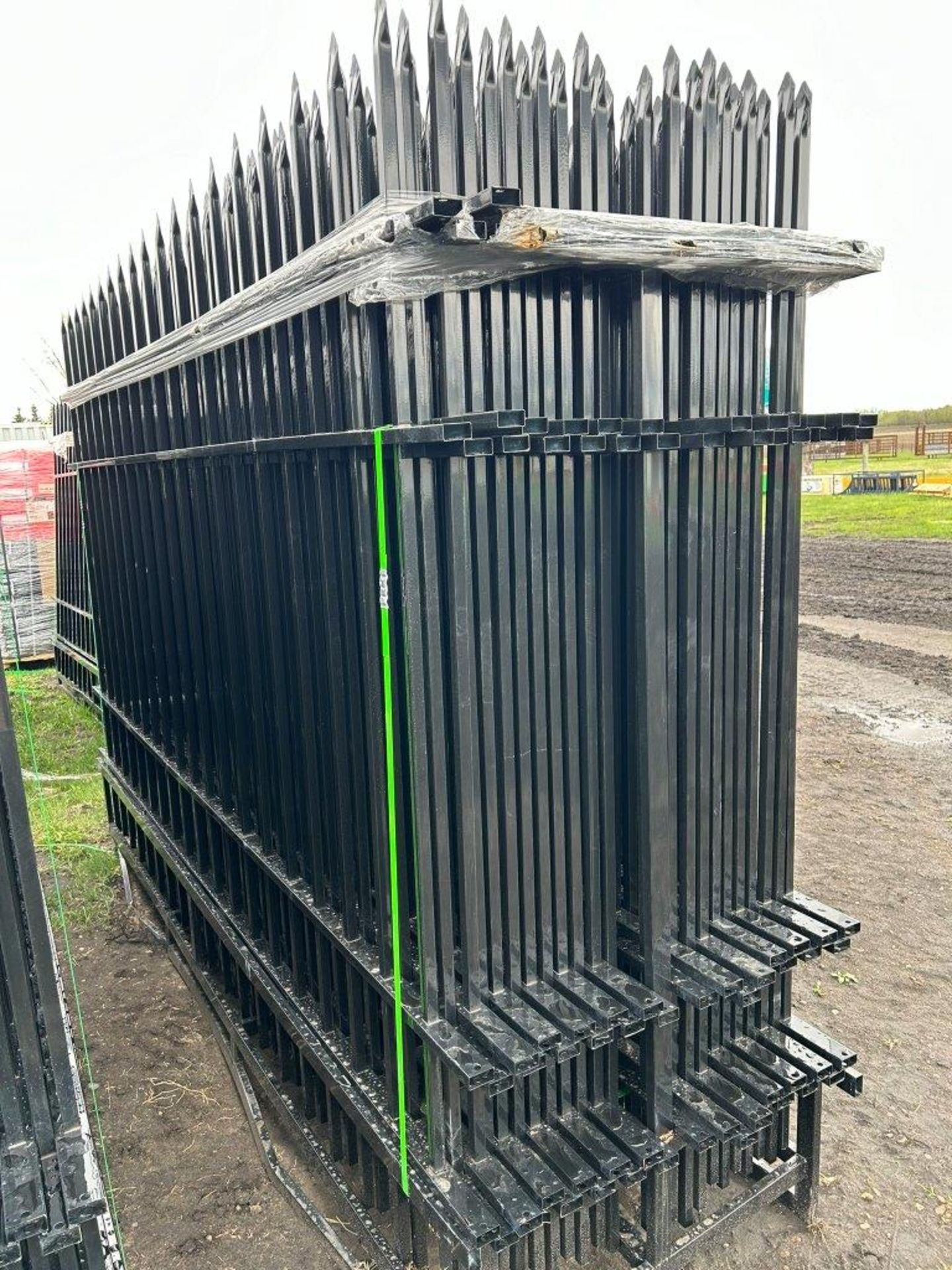 UNUSED 2024 4-RAIL FENCING WITH 24 PCS OF REGULAR IRON FENCING - Image 2 of 4