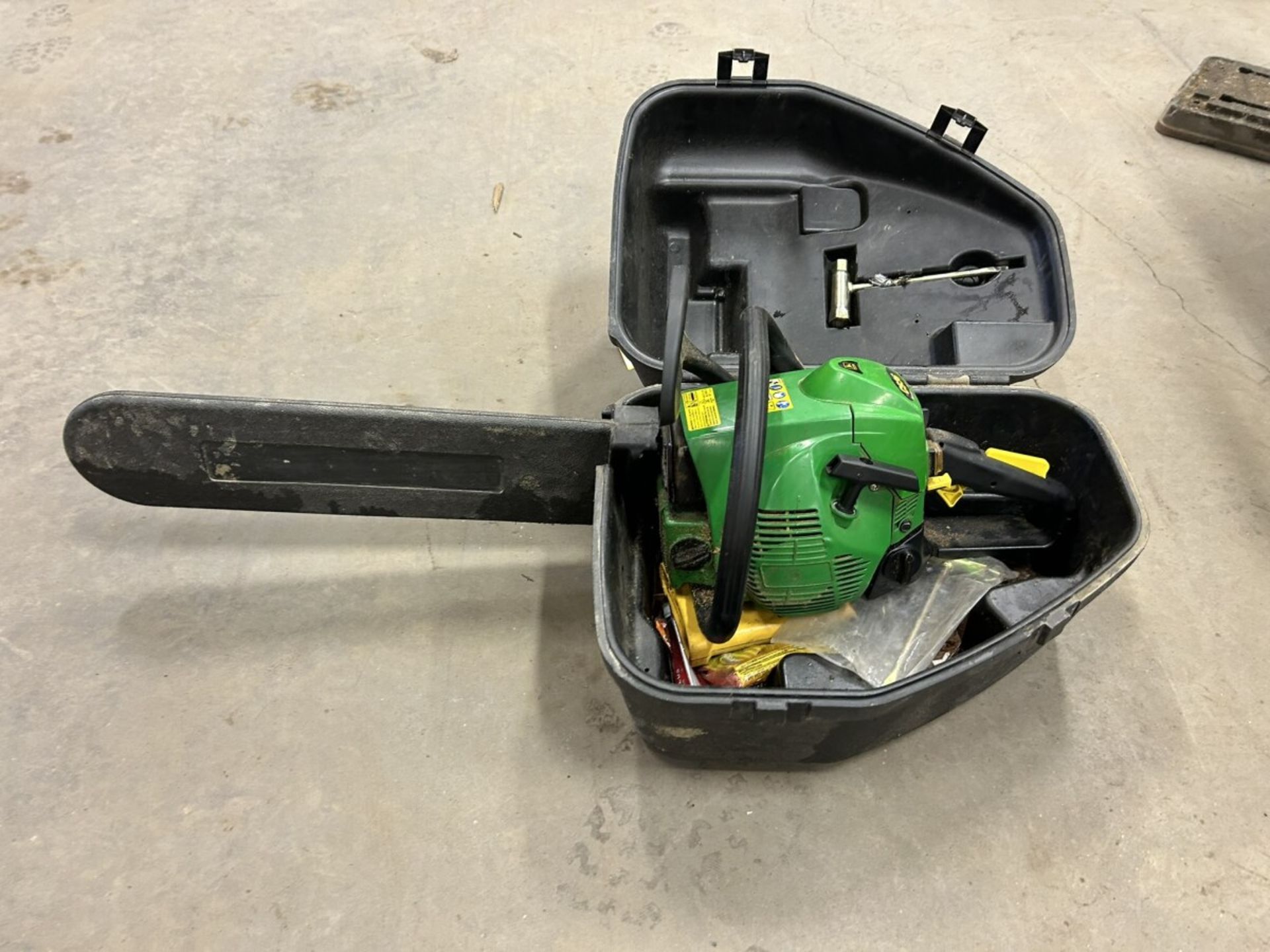 JOHN DEERE CHAIN SAW CS36 W/CASE AND POWERSHARP CHAIN SHARPENER - Image 9 of 10