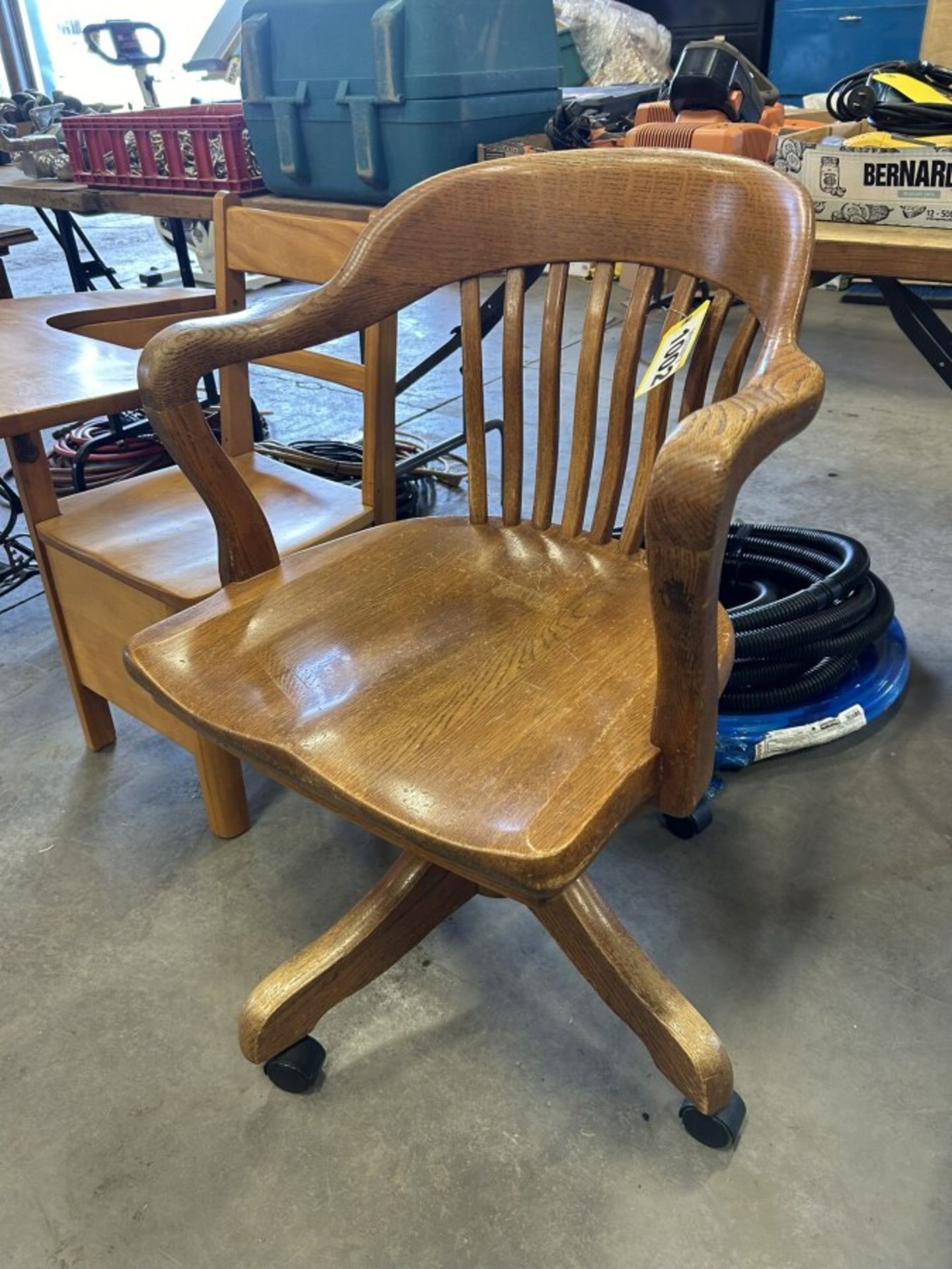 ANTIQUE OAK EXECUTIVE SWIVEL CHAIR - Image 2 of 4