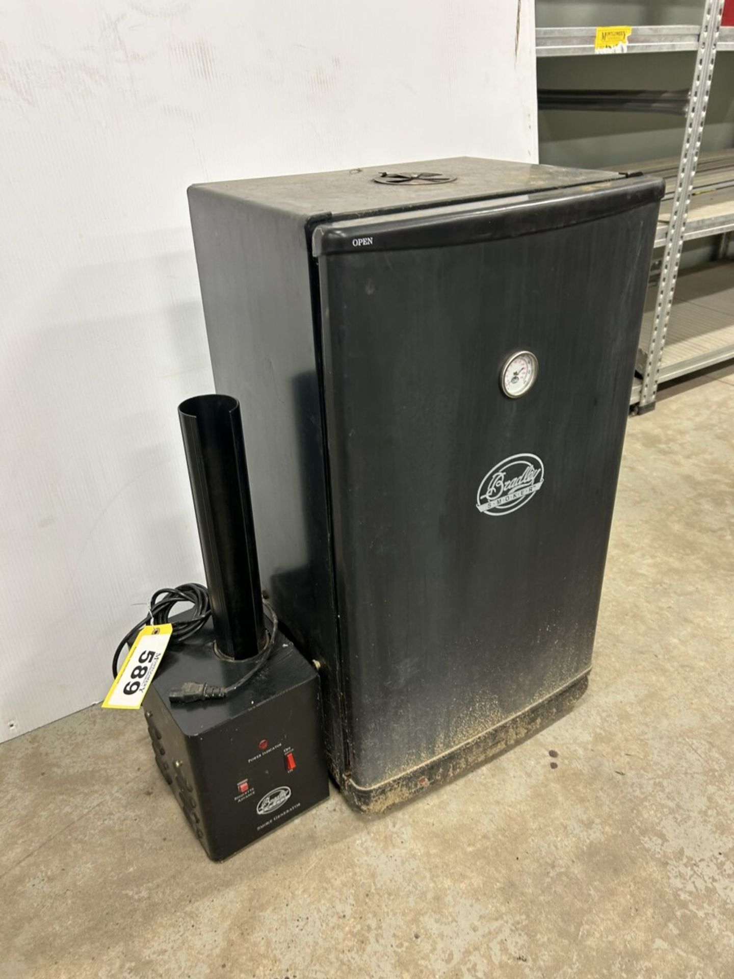 BRADLEY CHEST STYLE SMOKER W/ PUCK STYLE SMOKE GENERATOR