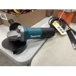 MAKITA 4.5" ELEC. ANGLE GRINDER, WIRE WHEELS AND CUTTING DISCS