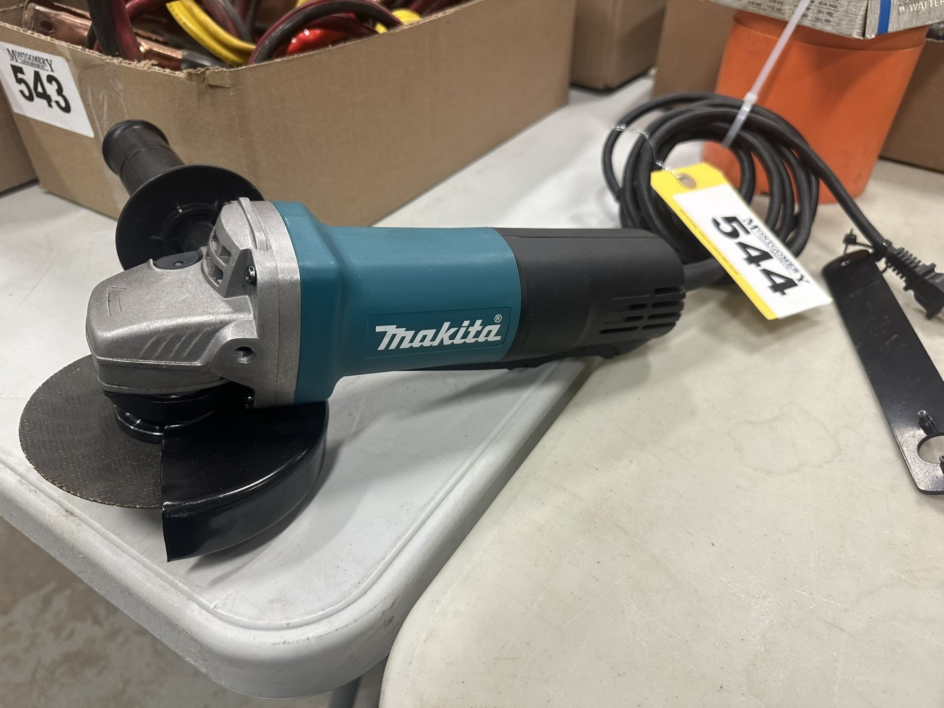 MAKITA 4.5" ELEC. ANGLE GRINDER, WIRE WHEELS AND CUTTING DISCS
