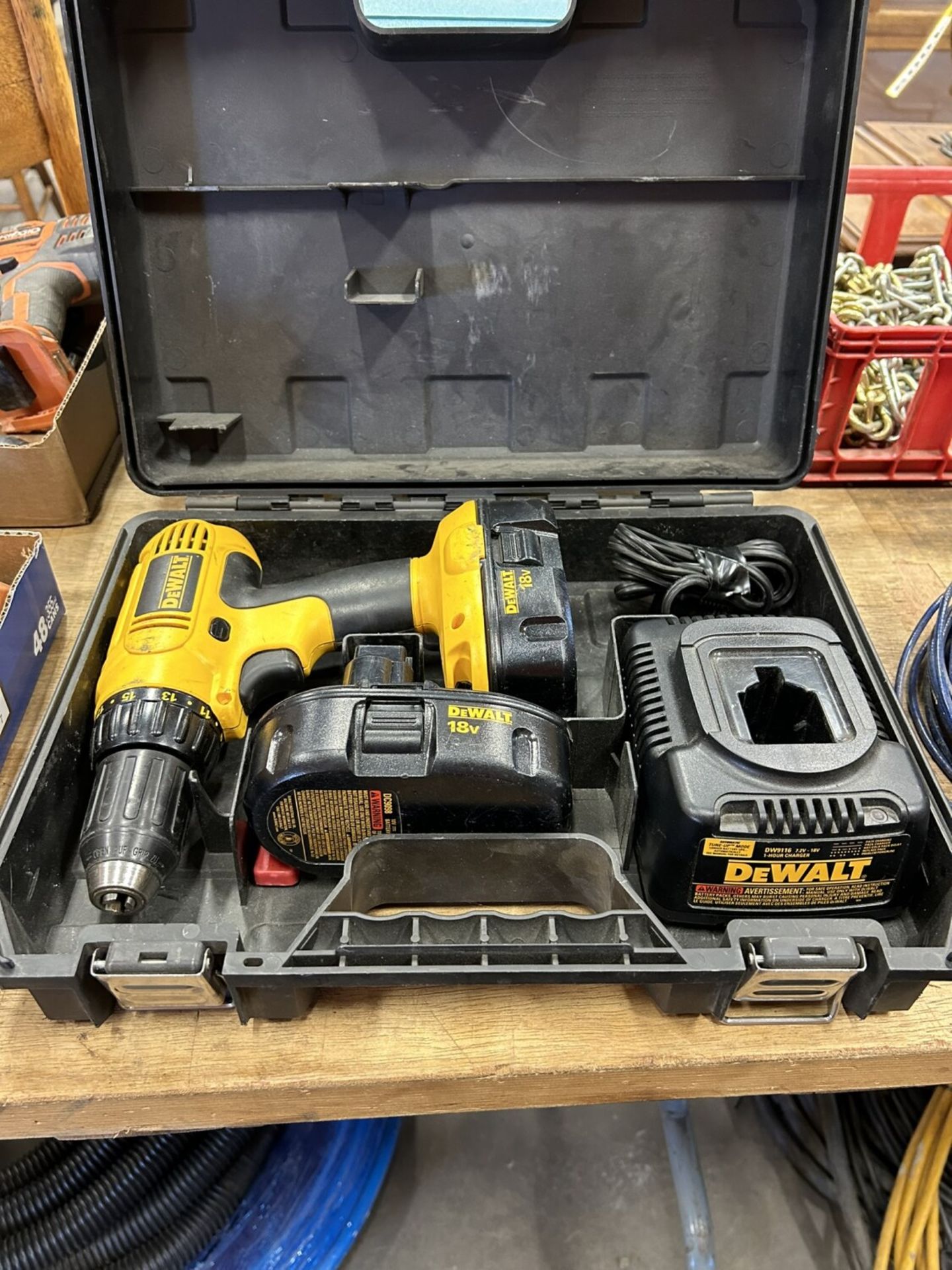 DEWALT CORDLESS DRILL W/ BATTERY AND CHARGER