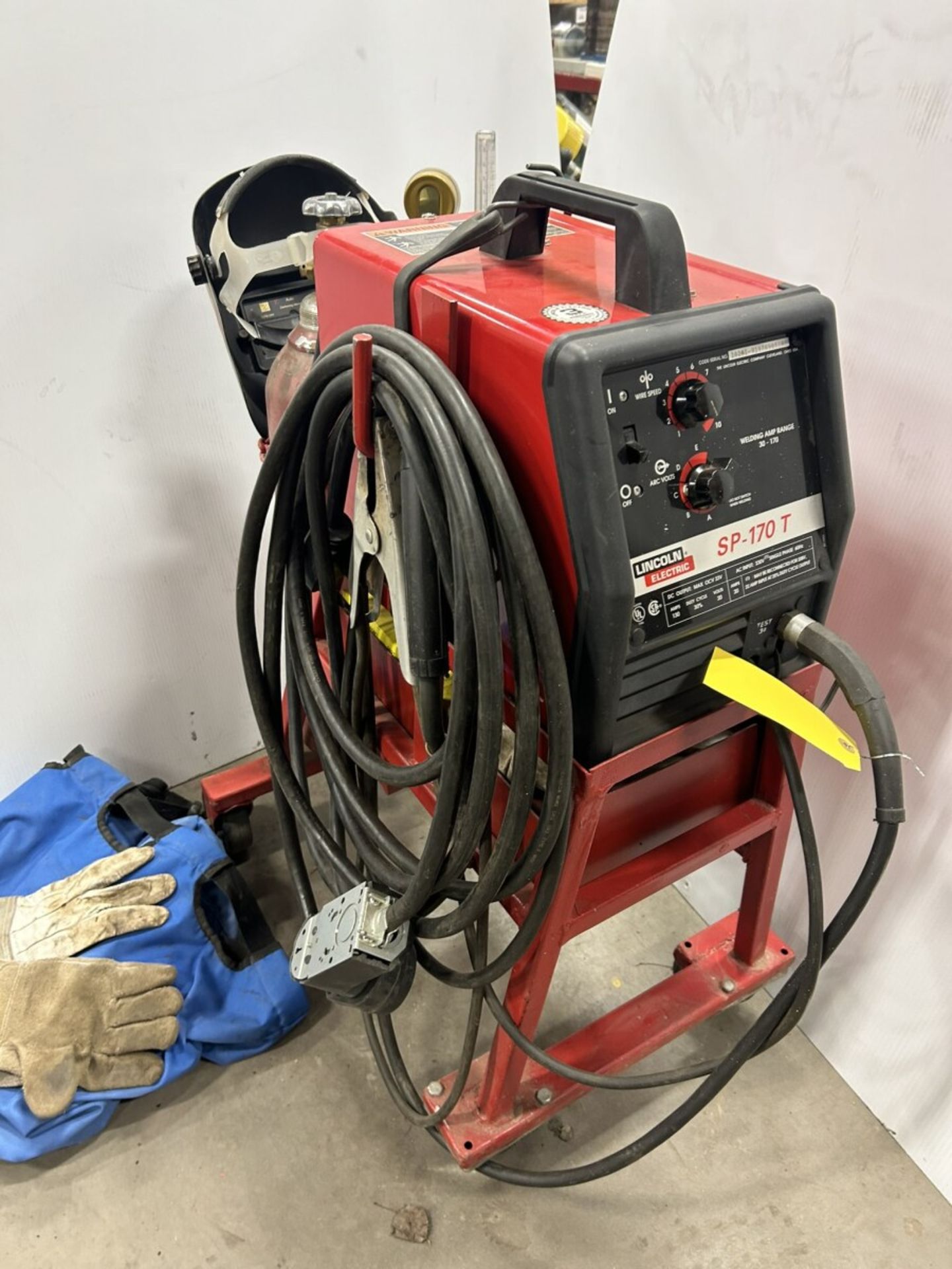 LINCOLN ELECTRIC SP-170T MIG WELDING POWER SOURCE W/ CABLES, CART AND BOTTLE S/N 10261-U1970905182 - Bild 2 aus 9