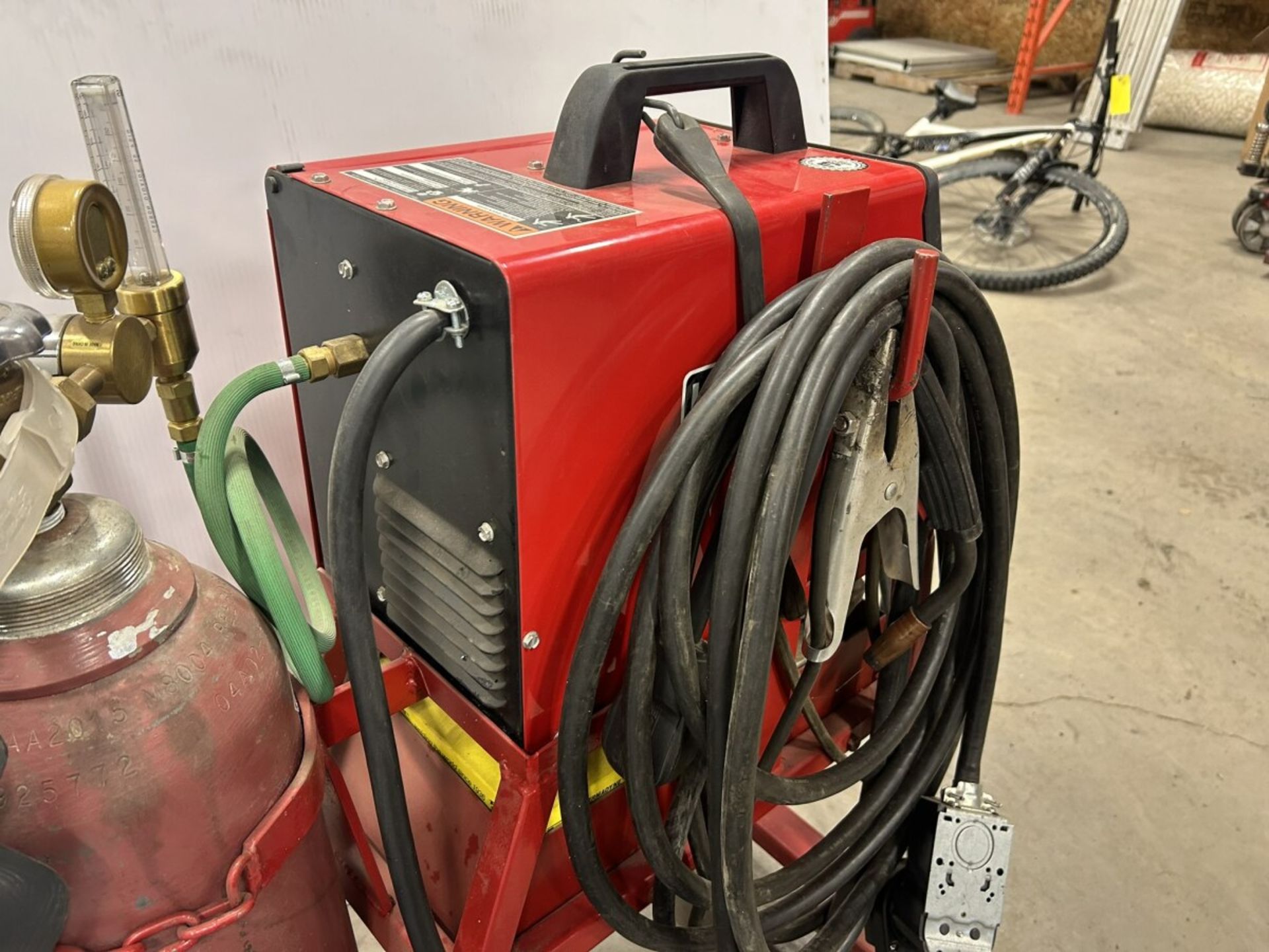 LINCOLN ELECTRIC SP-170T MIG WELDING POWER SOURCE W/ CABLES, CART AND BOTTLE S/N 10261-U1970905182 - Image 5 of 9