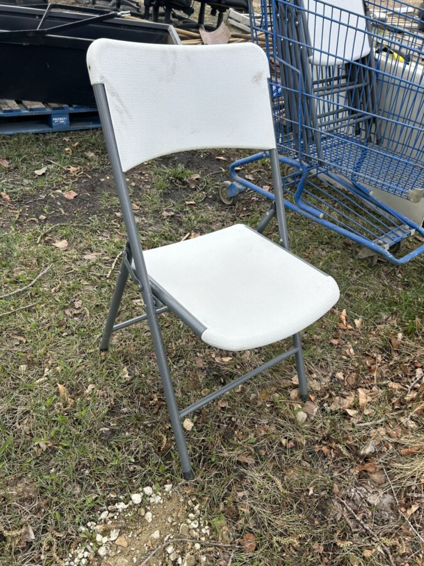 4-POLY FOLDING CHAIRS - Image 2 of 2