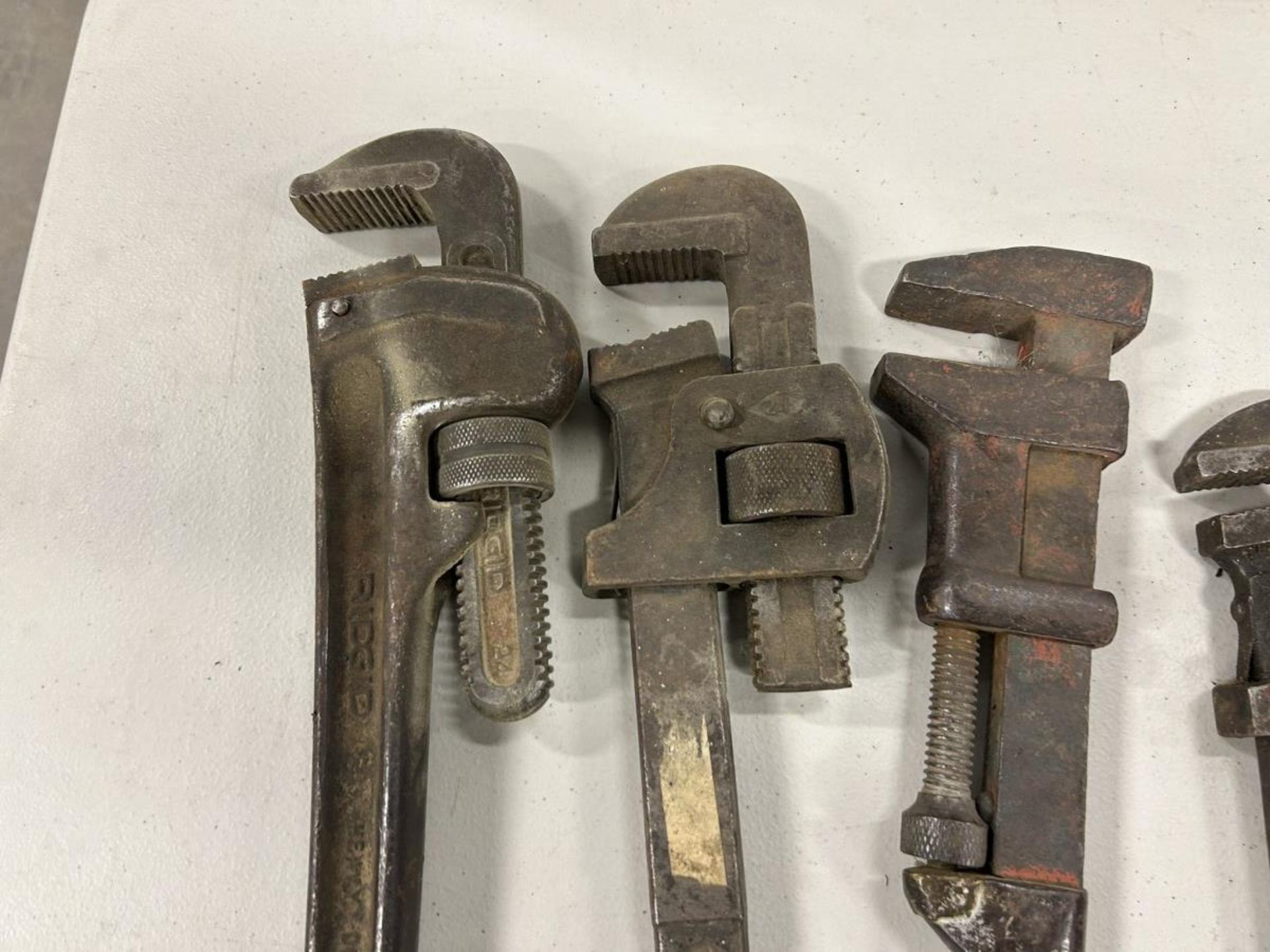 L/O ANTIQUE PIPE WRENCHES RIDGID 24IN AND 36IN - Image 2 of 3