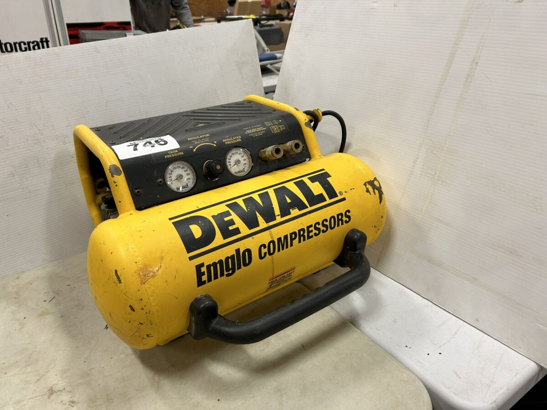 DEWALT PORTABLE AIR COMPRESSOR