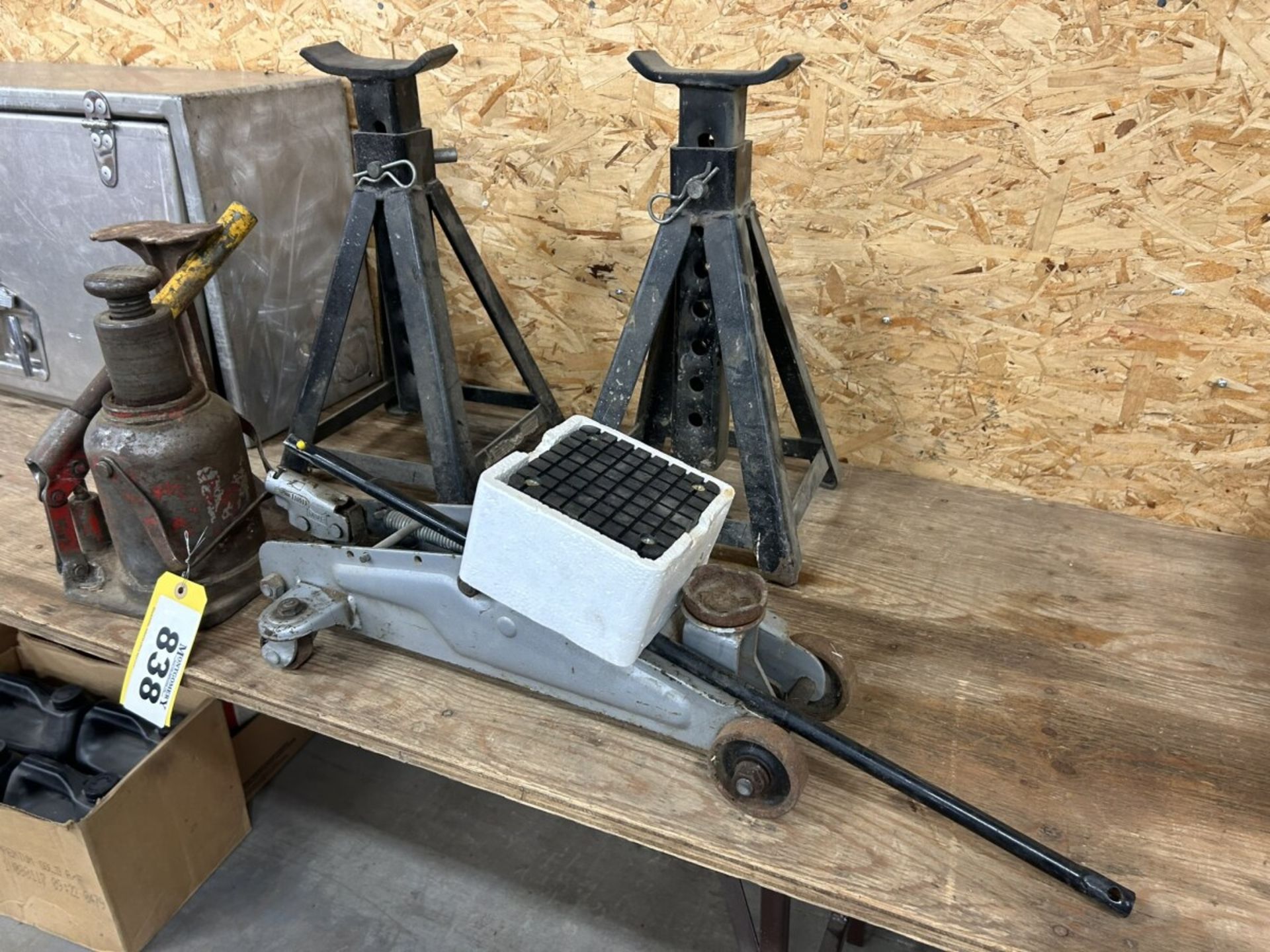 PAIR OF HEAVY DUTY JACK STANDS W/ BOTTLE JACK AND SERVICE JACK