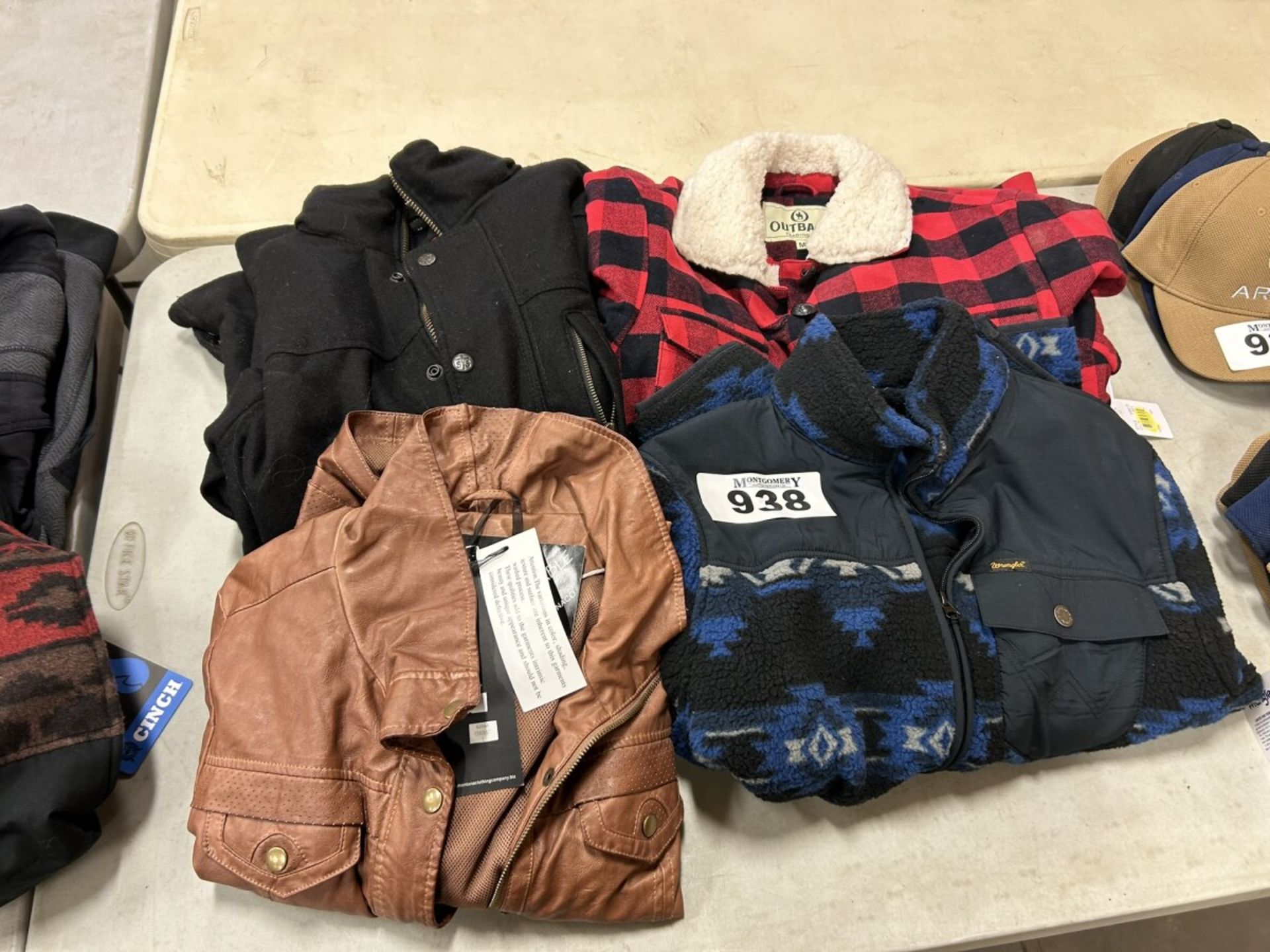 L/O COATS: WRANGLER MD, OUTBACK MD, MONTANACO LG, STS RANCHWEAR MD