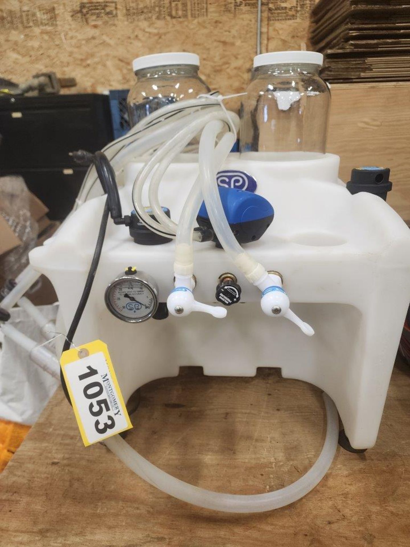 SIMPLY PULSE PORTABLE MILKING SYSTEM W/ ACCESSORIES - NEW IN 2022 - SET UP FOR COWS AND CAN ALSO