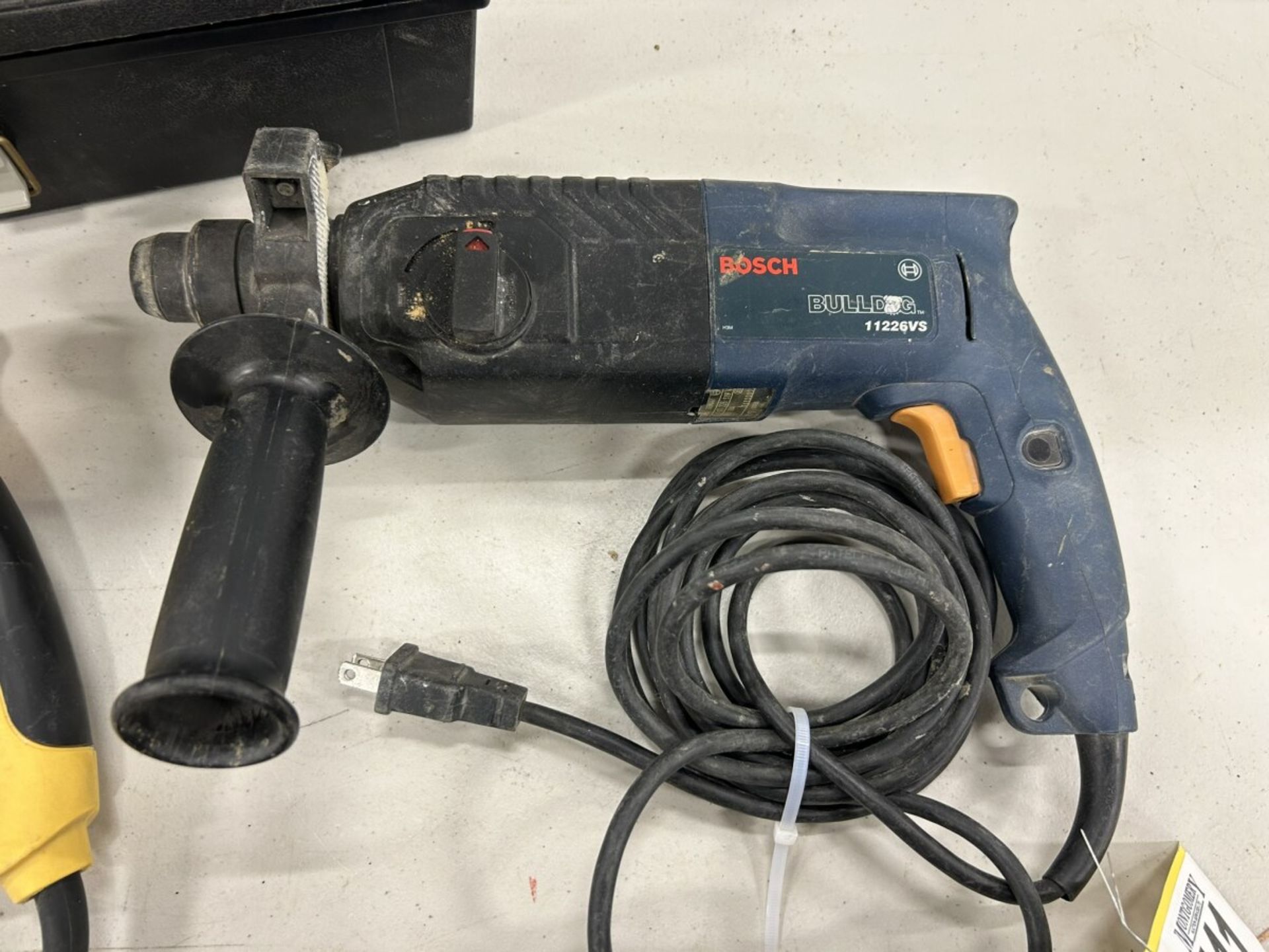 BOSCH BULLDOG HAMMER DRILL, SEARS RECIPROCATING SAW, POWER FIST SCREW GUN AND BLACK & DECKER - Image 3 of 5