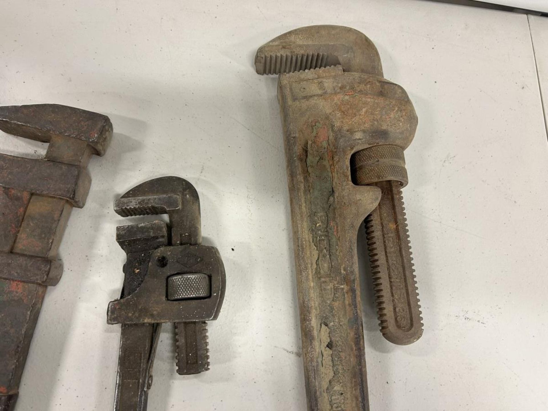 L/O ANTIQUE PIPE WRENCHES RIDGID 24IN AND 36IN - Image 3 of 3