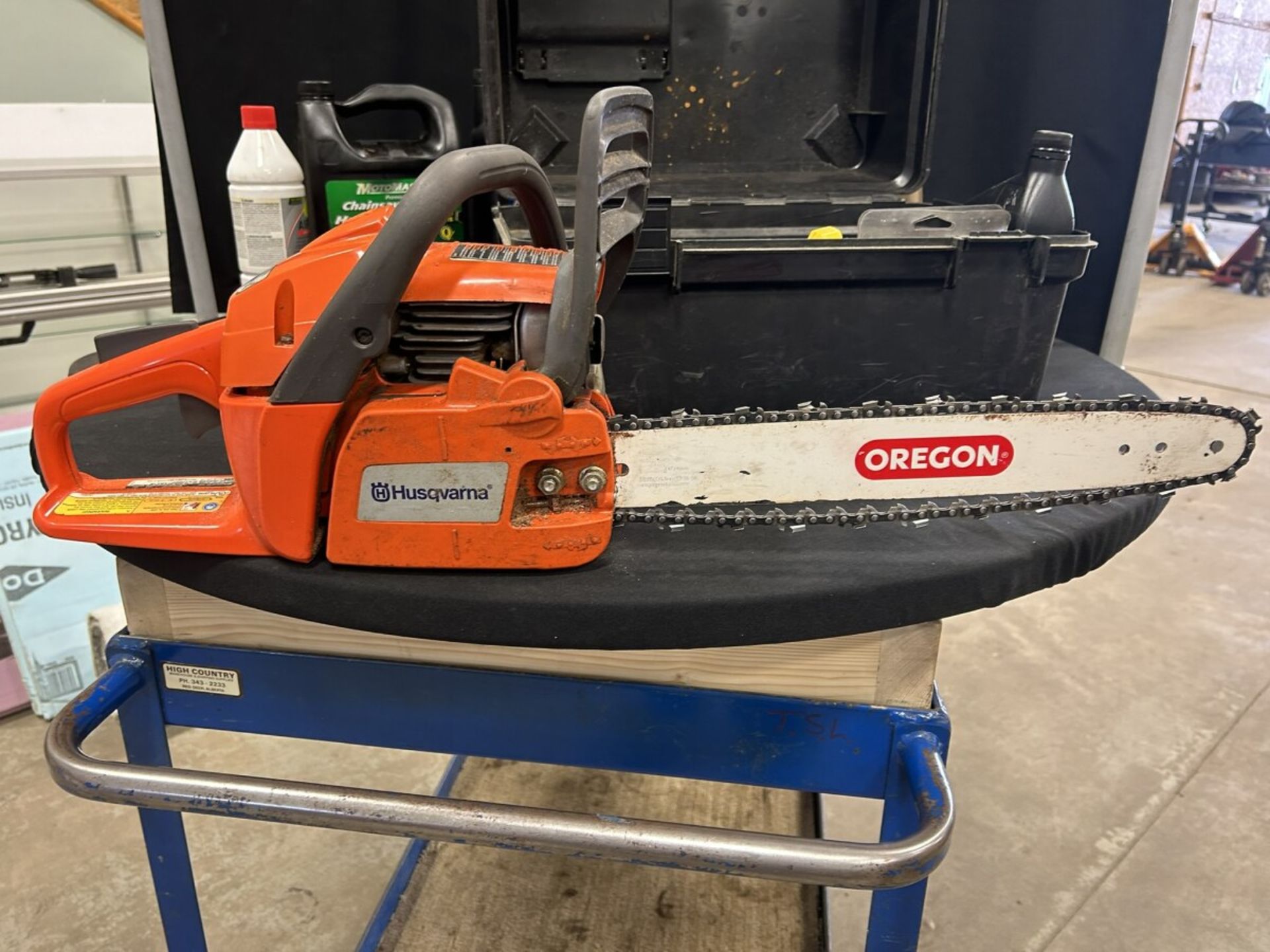 HUSQVARNA 235 CHAINSAW W/ 16" BAR, OIL, ACCESSORIES - Image 5 of 8