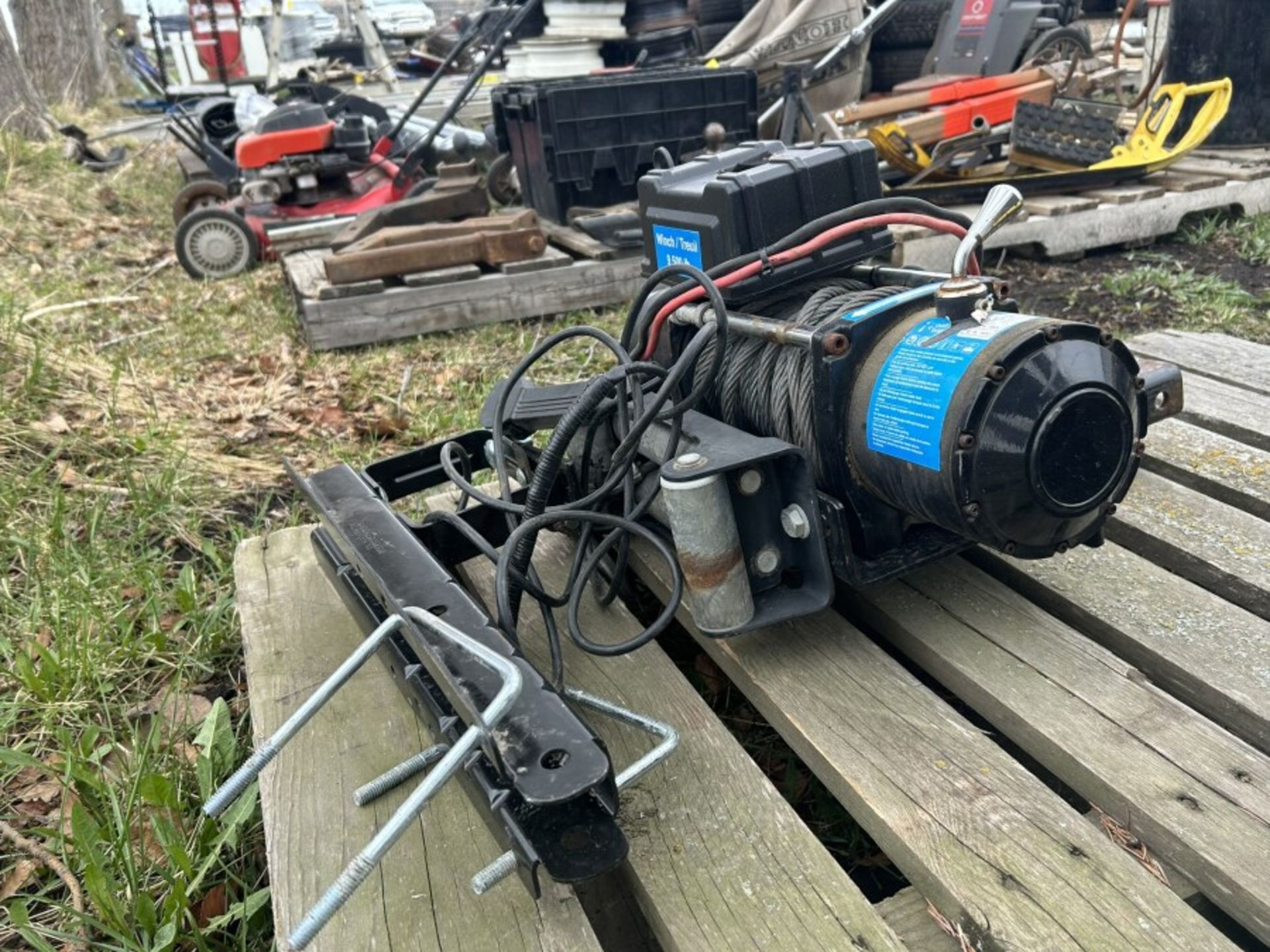 POWERFIST 9500 LB 12V WINCH W/REMOTE - Bild 3 aus 4