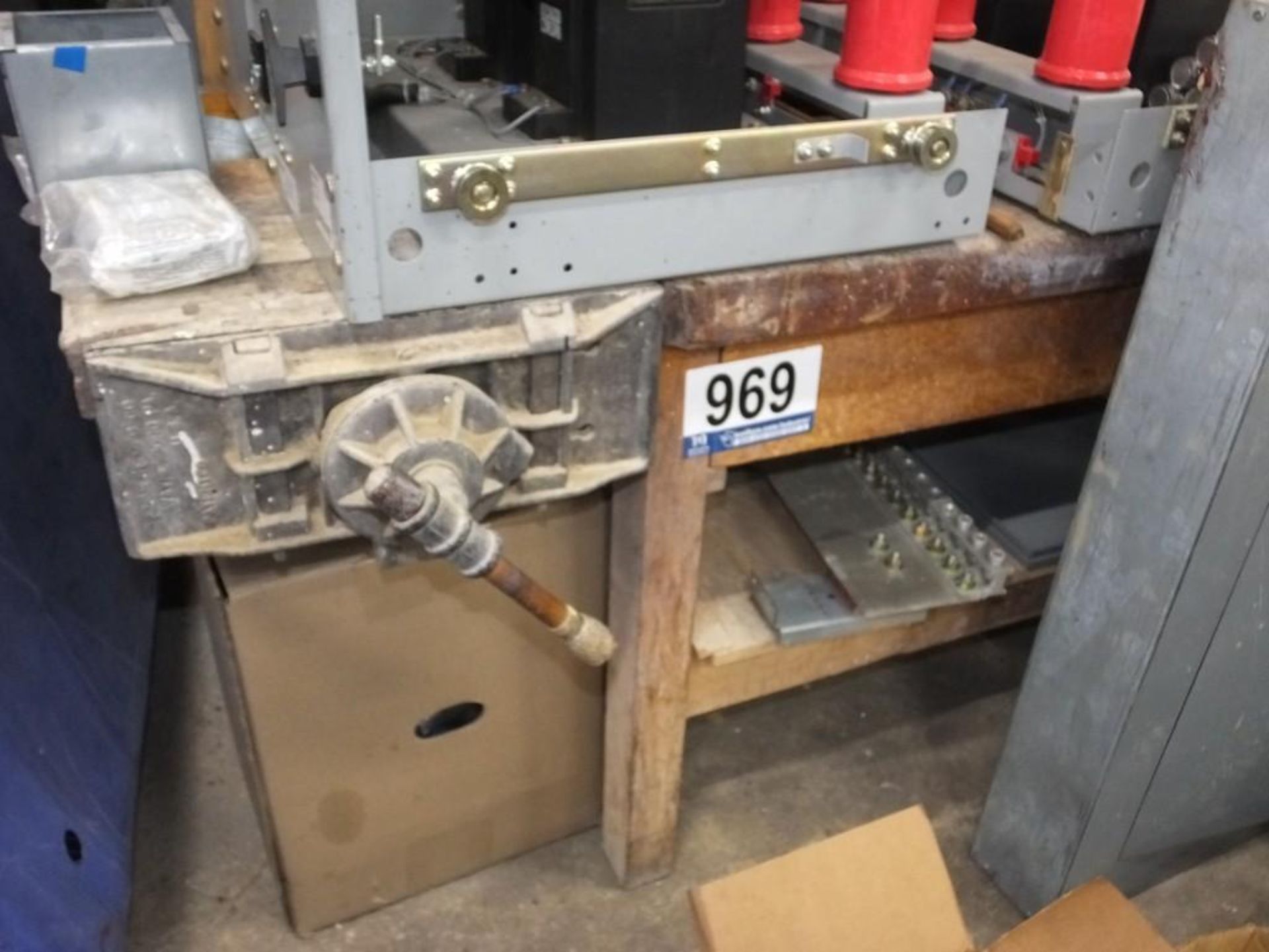 Woodworking Bench with Vise