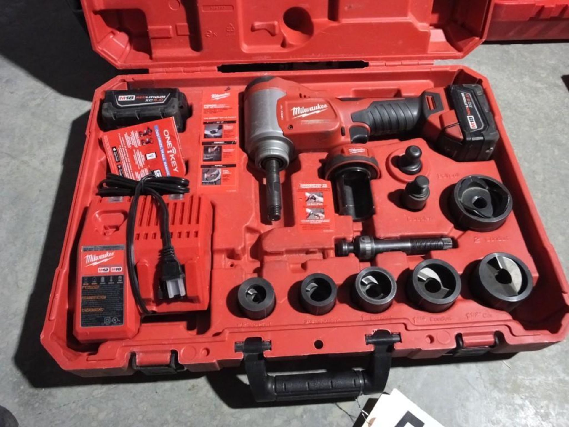 MIlwaukee M18 2676-20 Knockout Tool Kit