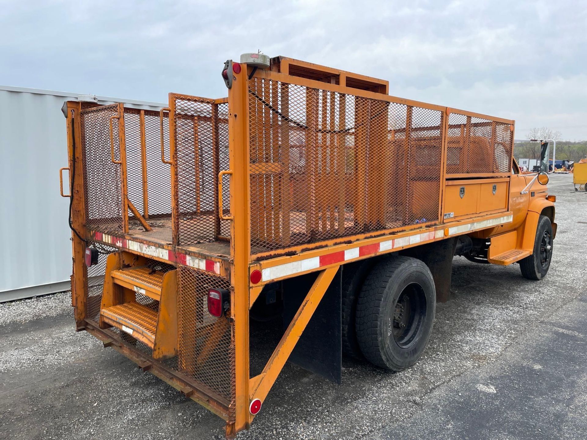 1988 GMC 7000 Safety Cone Truck - Image 2 of 18