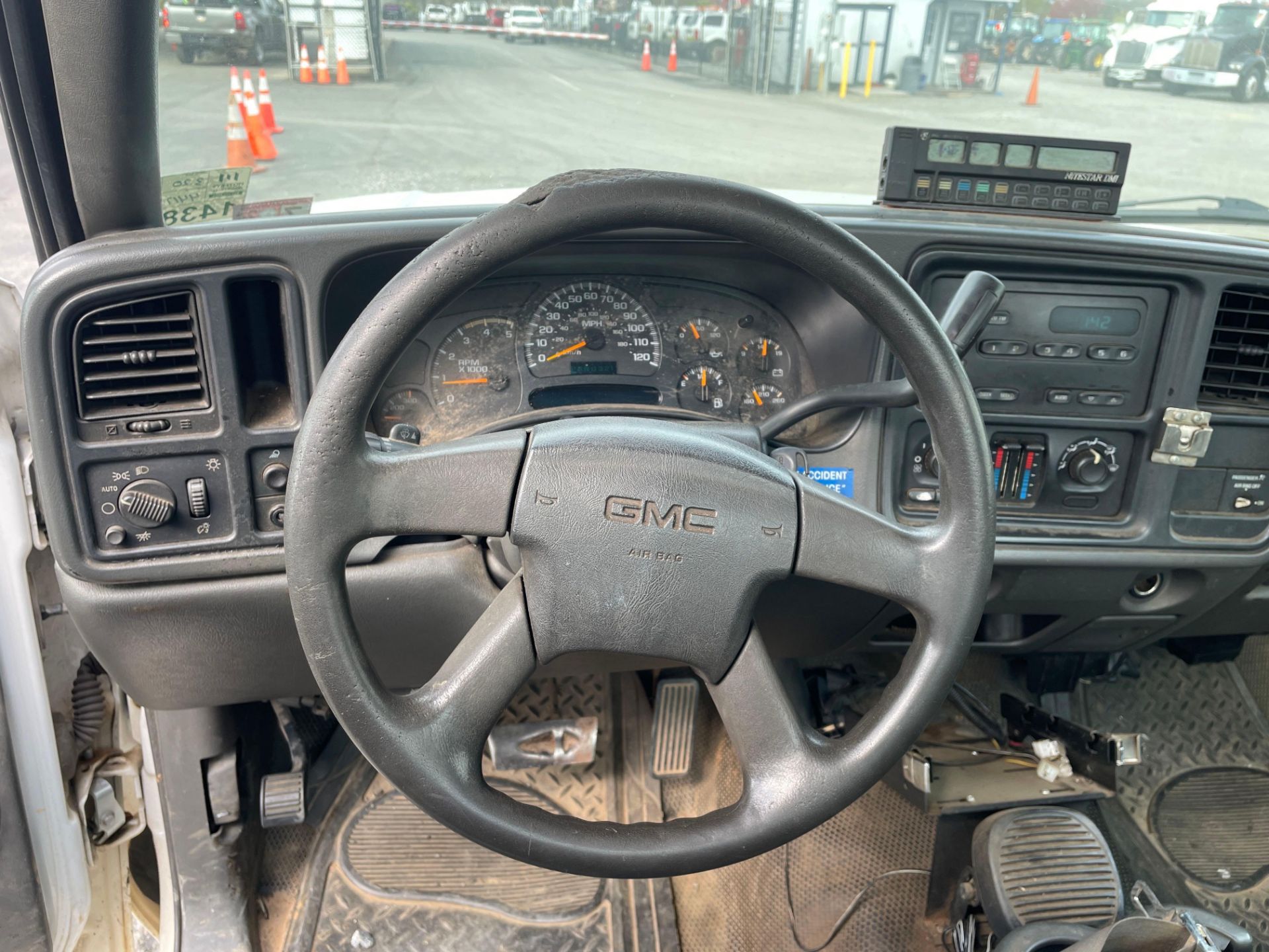2004 GMC 2500 Pickup Truck - Bild 8 aus 17
