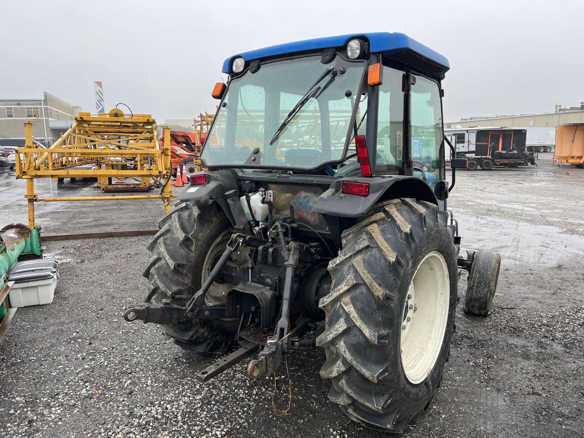 2005 New Holland Tractor - Image 2 of 15