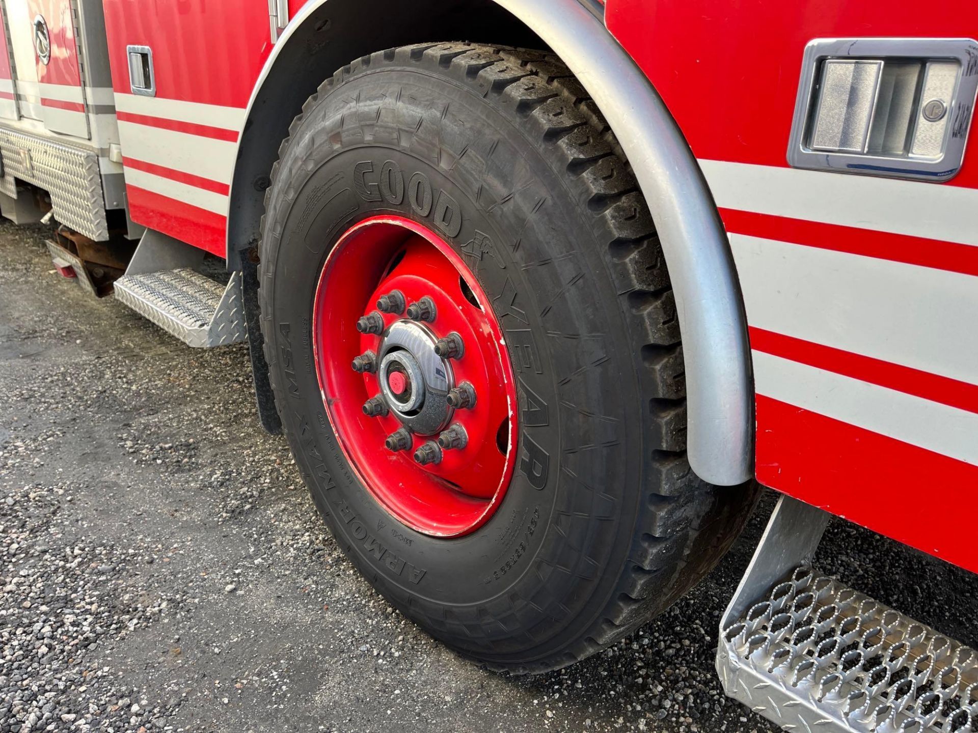 2008 Sutphen Ladder Firetruck - Image 27 of 28