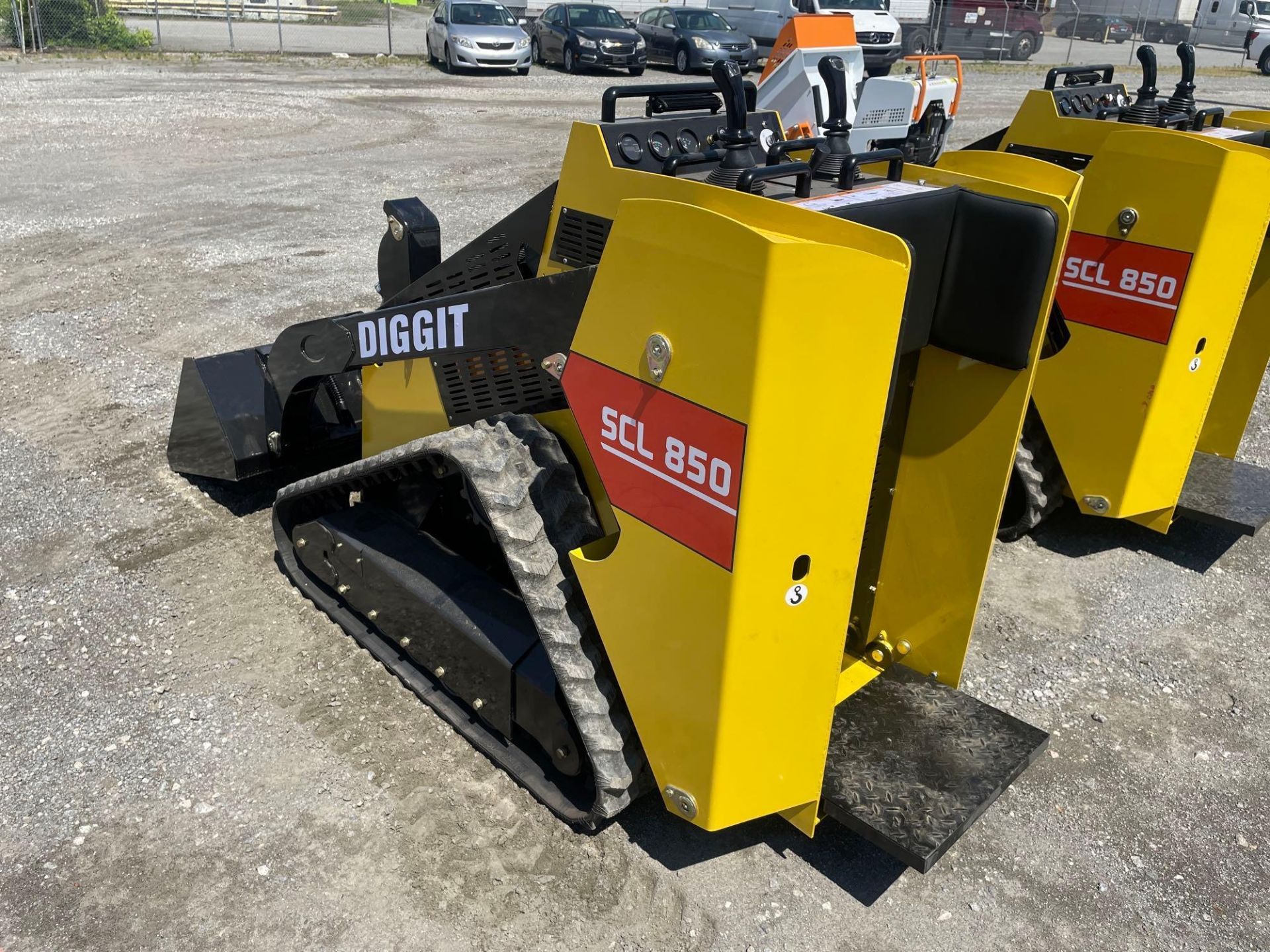 2023 DIGGIT SCL 850 Mini Skid Steer Loader - Image 2 of 10