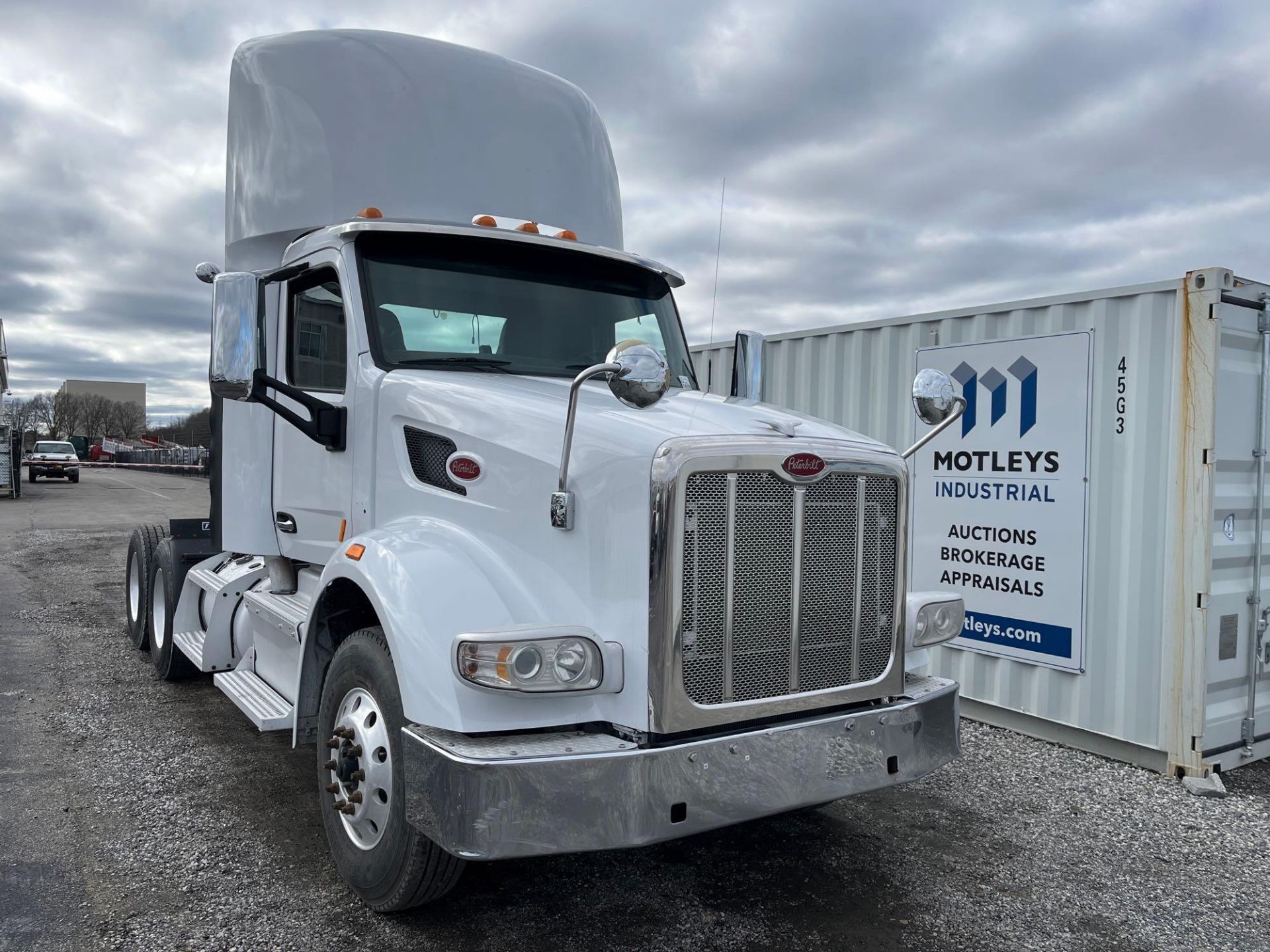 2016 Peterbilt 567 Road Tractor