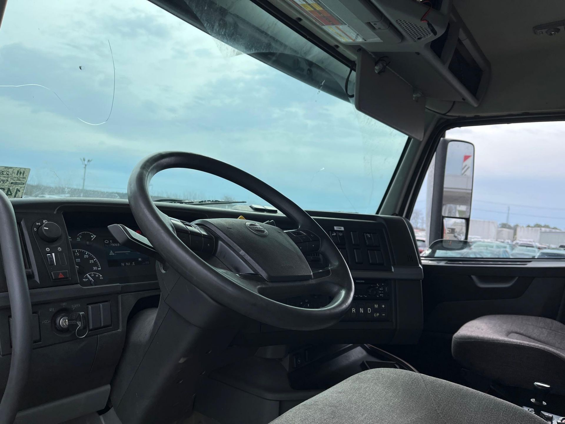 2019 Volvo VHD Centipede Dump Truck - Image 8 of 29