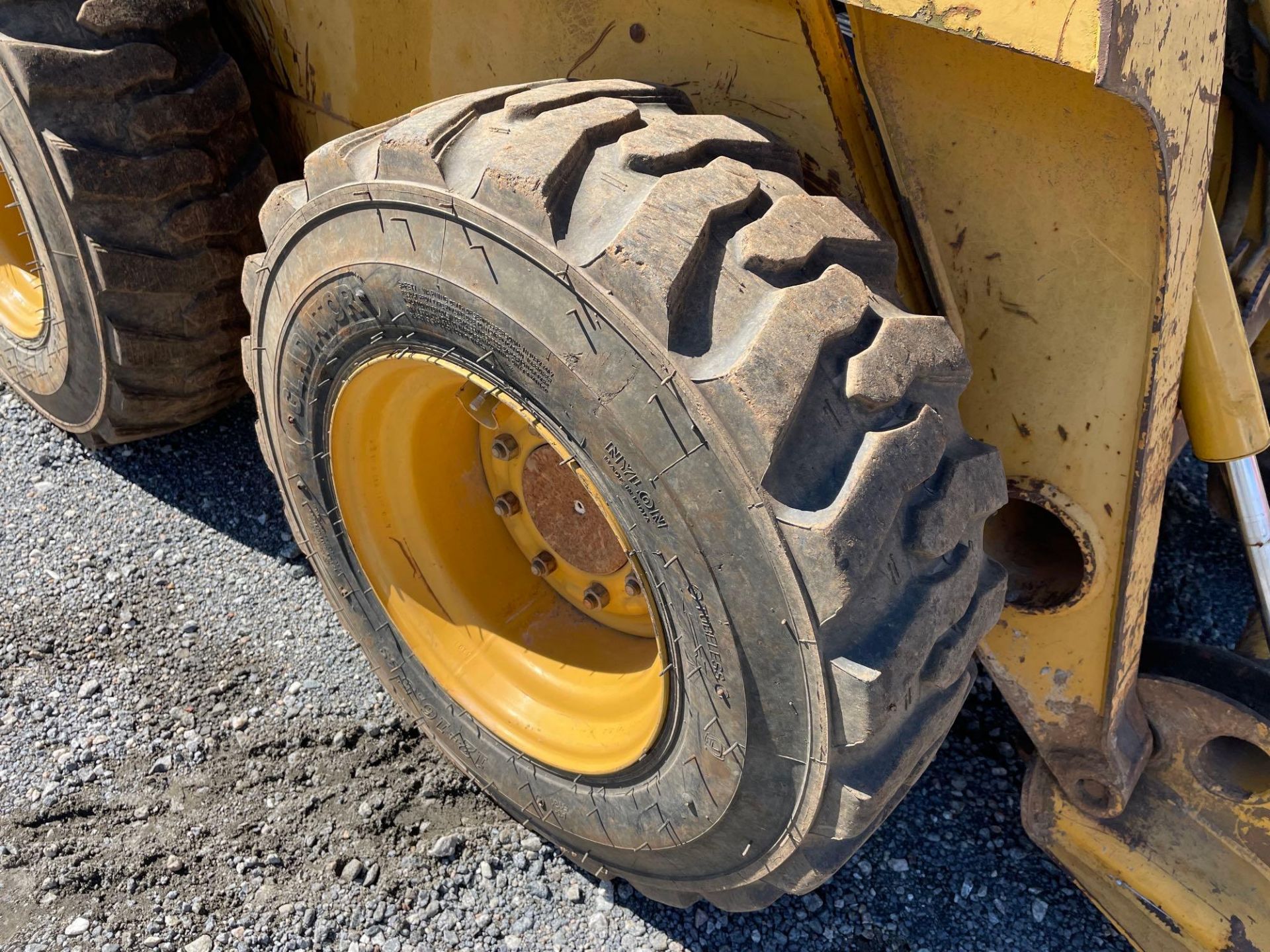 2004 John Deere 317 Rubber Tire Skidsteer Loader - Image 13 of 17