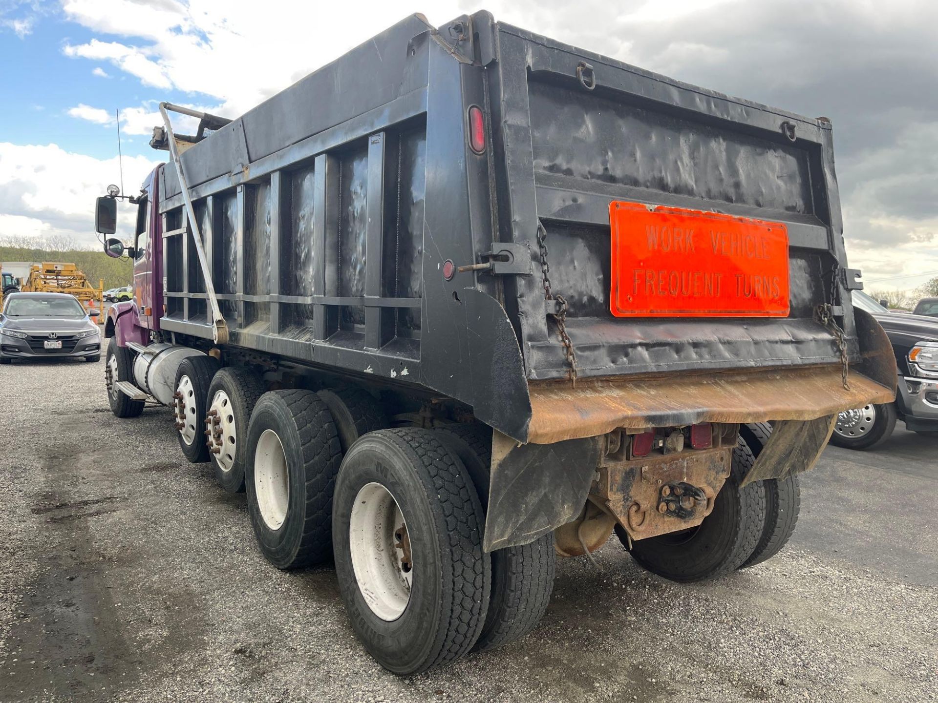 2006 Volvo VHD Dump Truck - Image 3 of 26