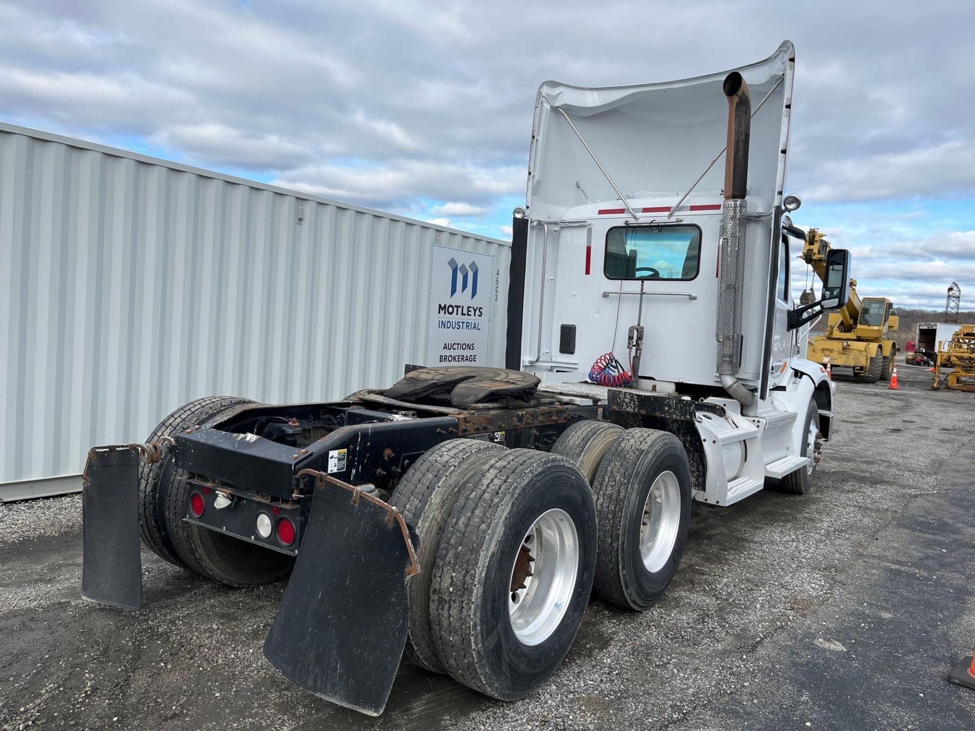 2016 Peterbilt 567 Road Tractor - Image 2 of 20