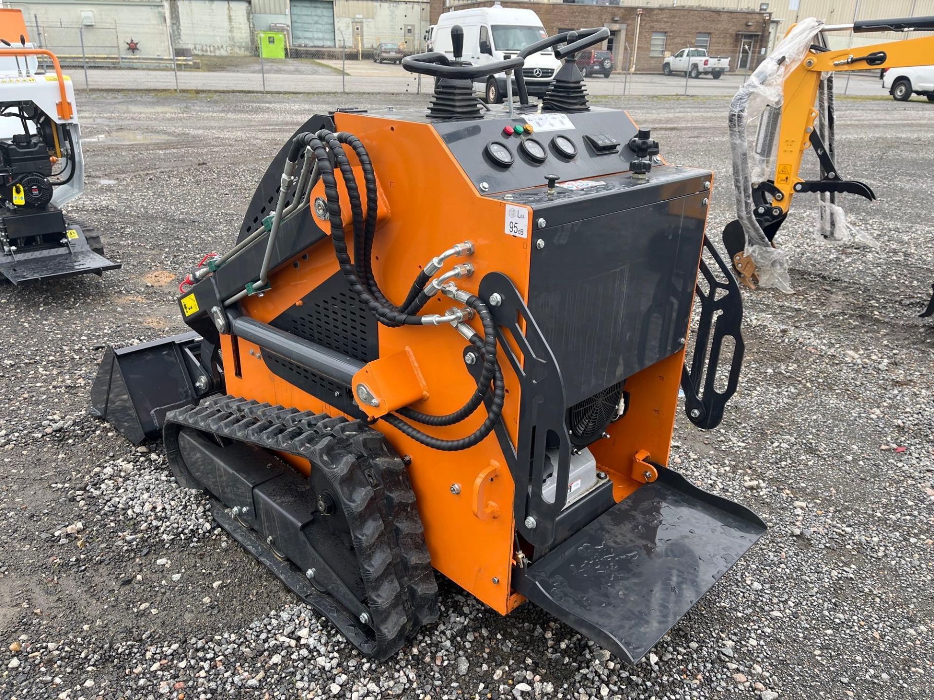 2023 Landhonor LDH-BC380 Mini Skid Steer Loader - Image 3 of 15