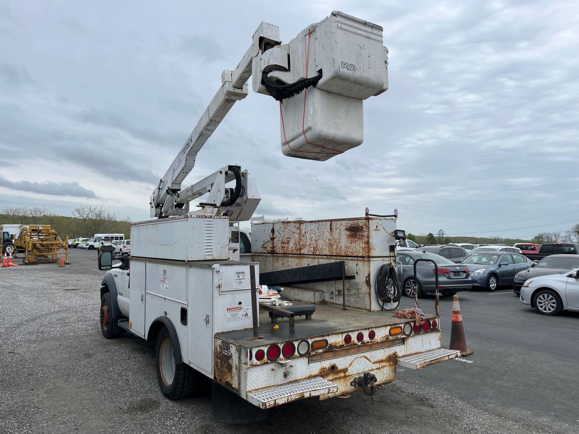 2007 Ford F550 Bucket Truck - Image 3 of 27