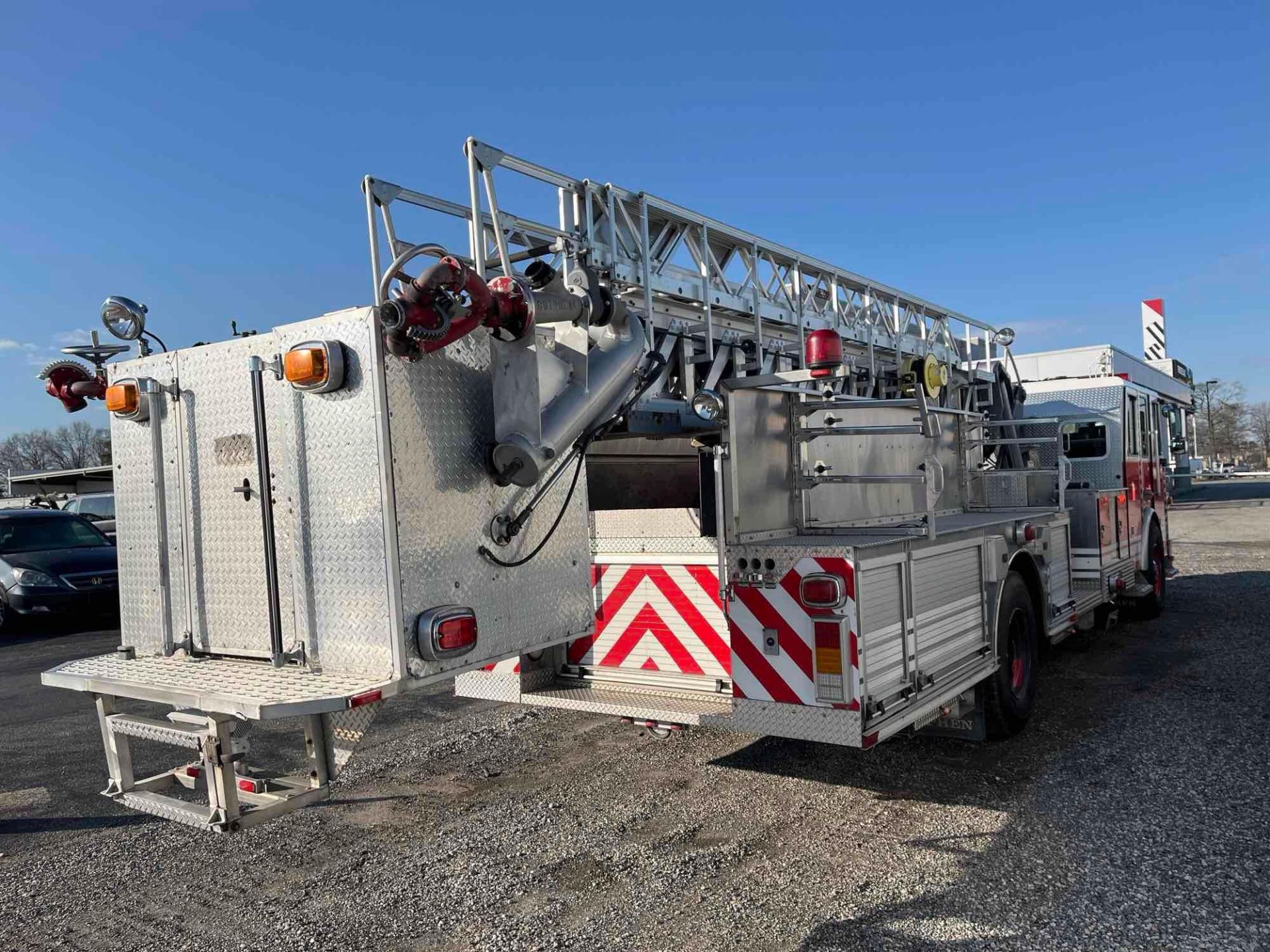 2008 Sutphen Ladder Firetruck - Image 3 of 28