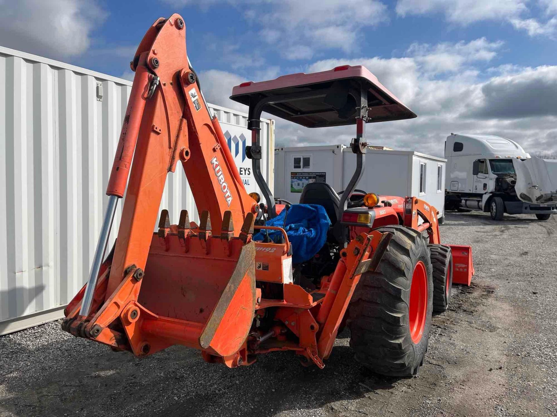 2016 Kubota MX 5200 HST Tractor - Image 2 of 17