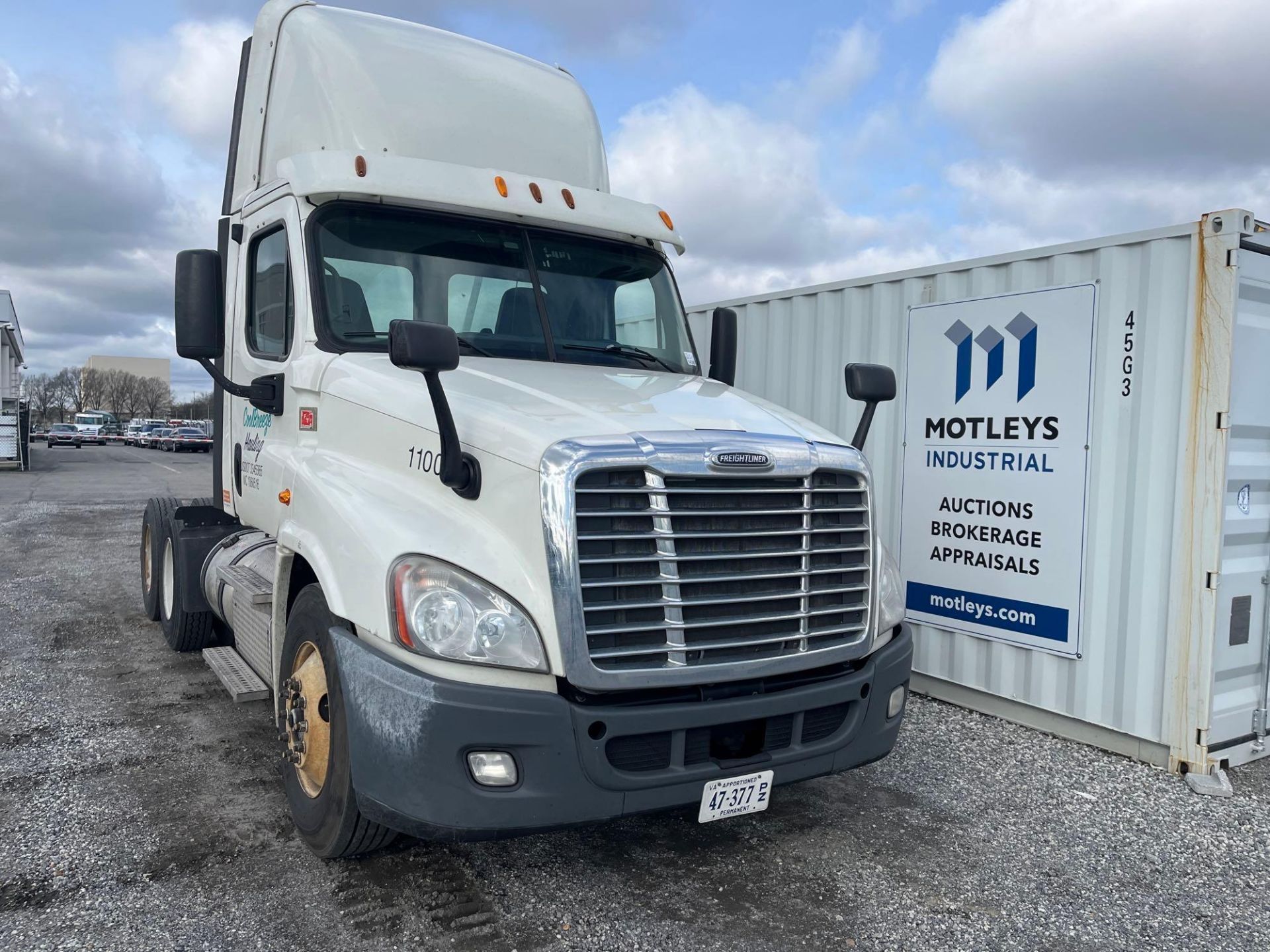 2014 Freightliner Cascadia Road Tractor