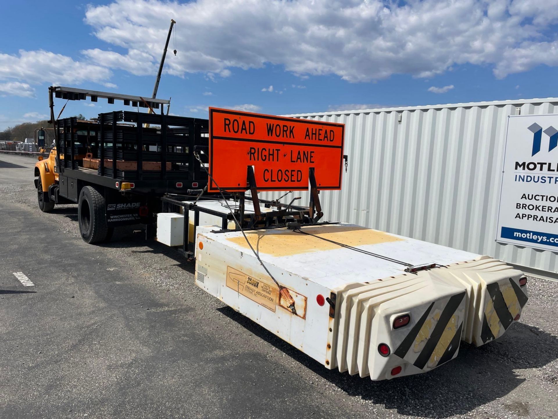 1995 Ford F800 Crash Cushion Truck - Image 2 of 24