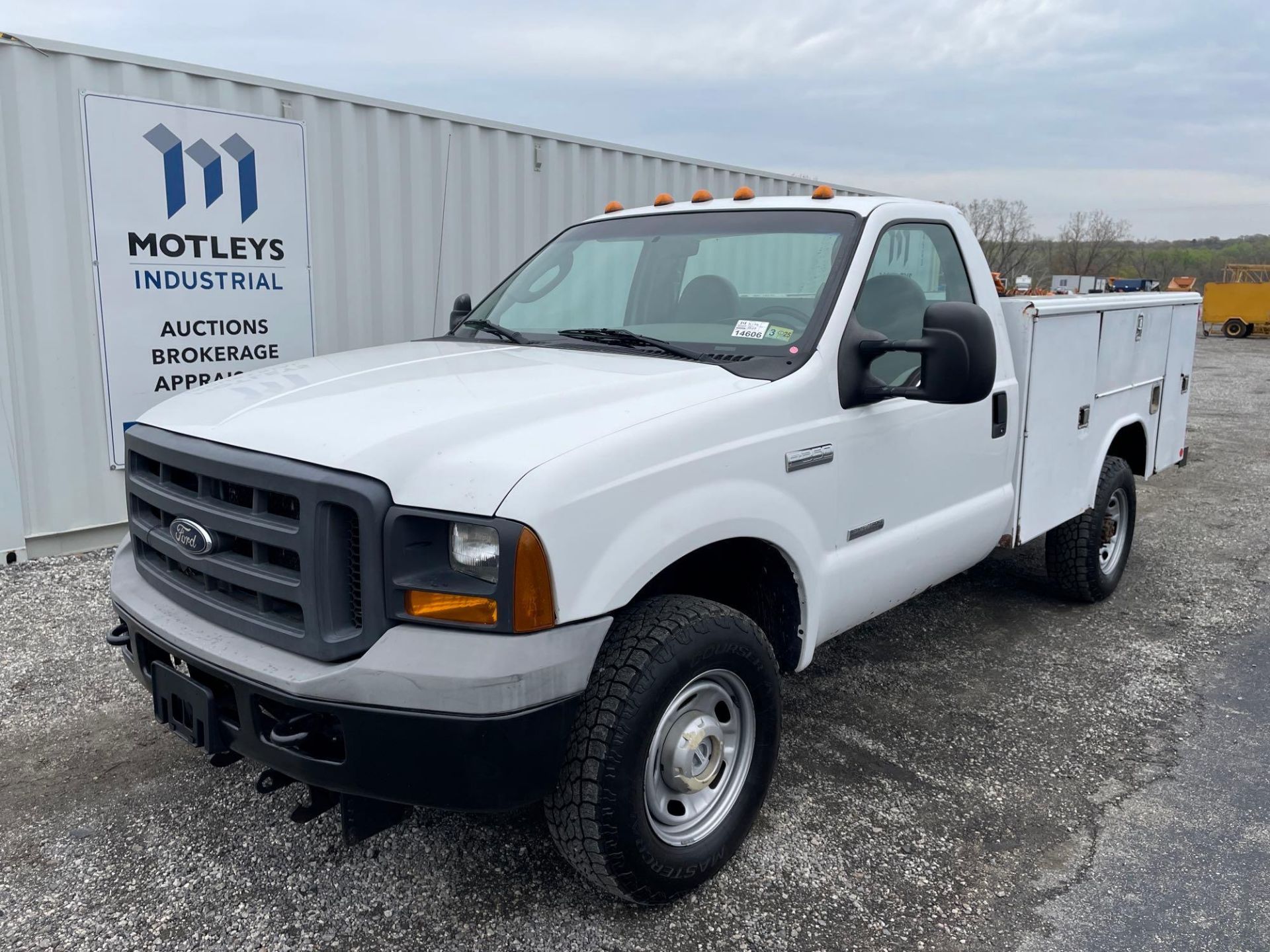 2005 Ford F350 4x4 Utility Truck