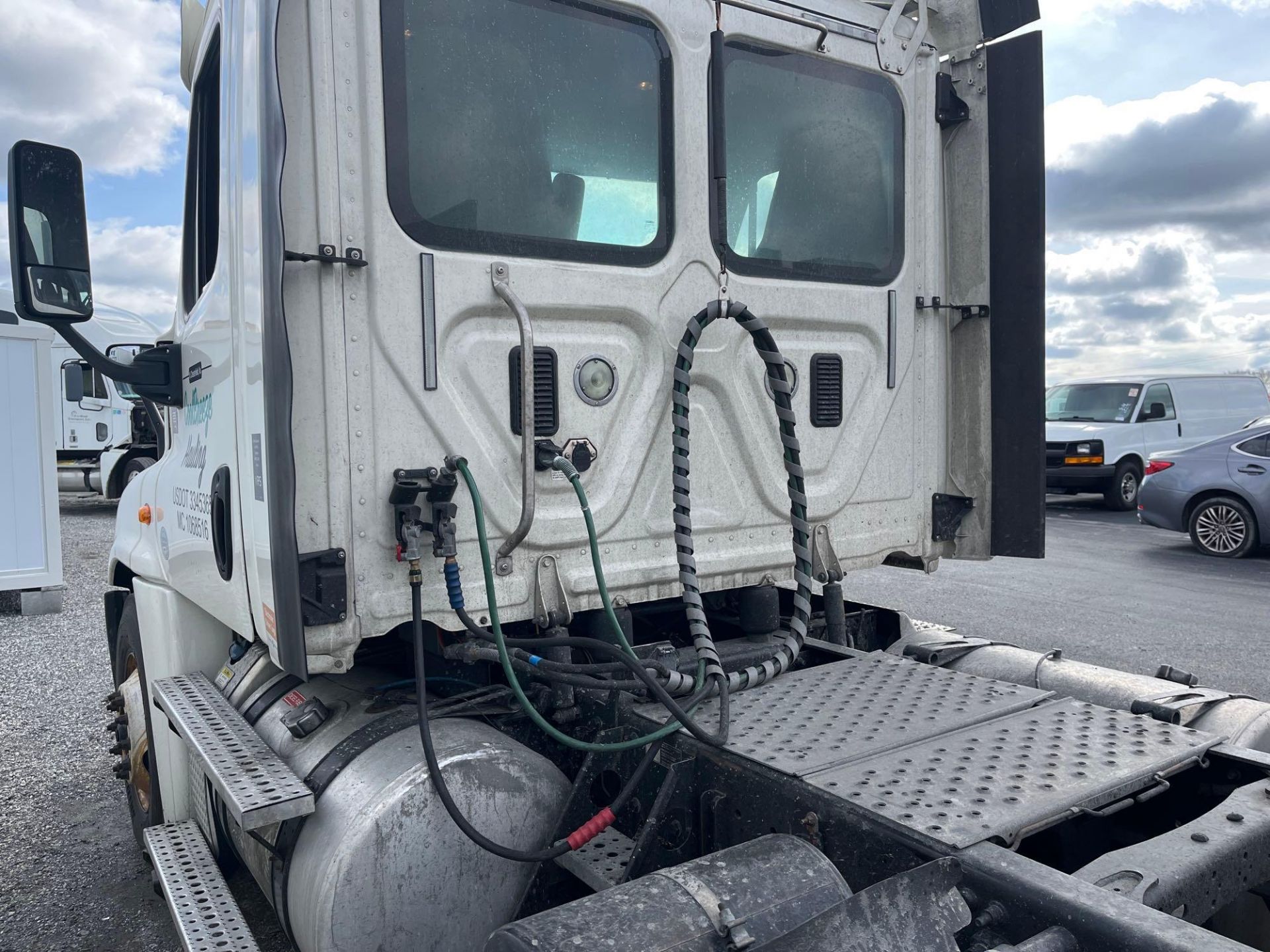 2014 Freightliner Cascadia Road Tractor - Image 10 of 19