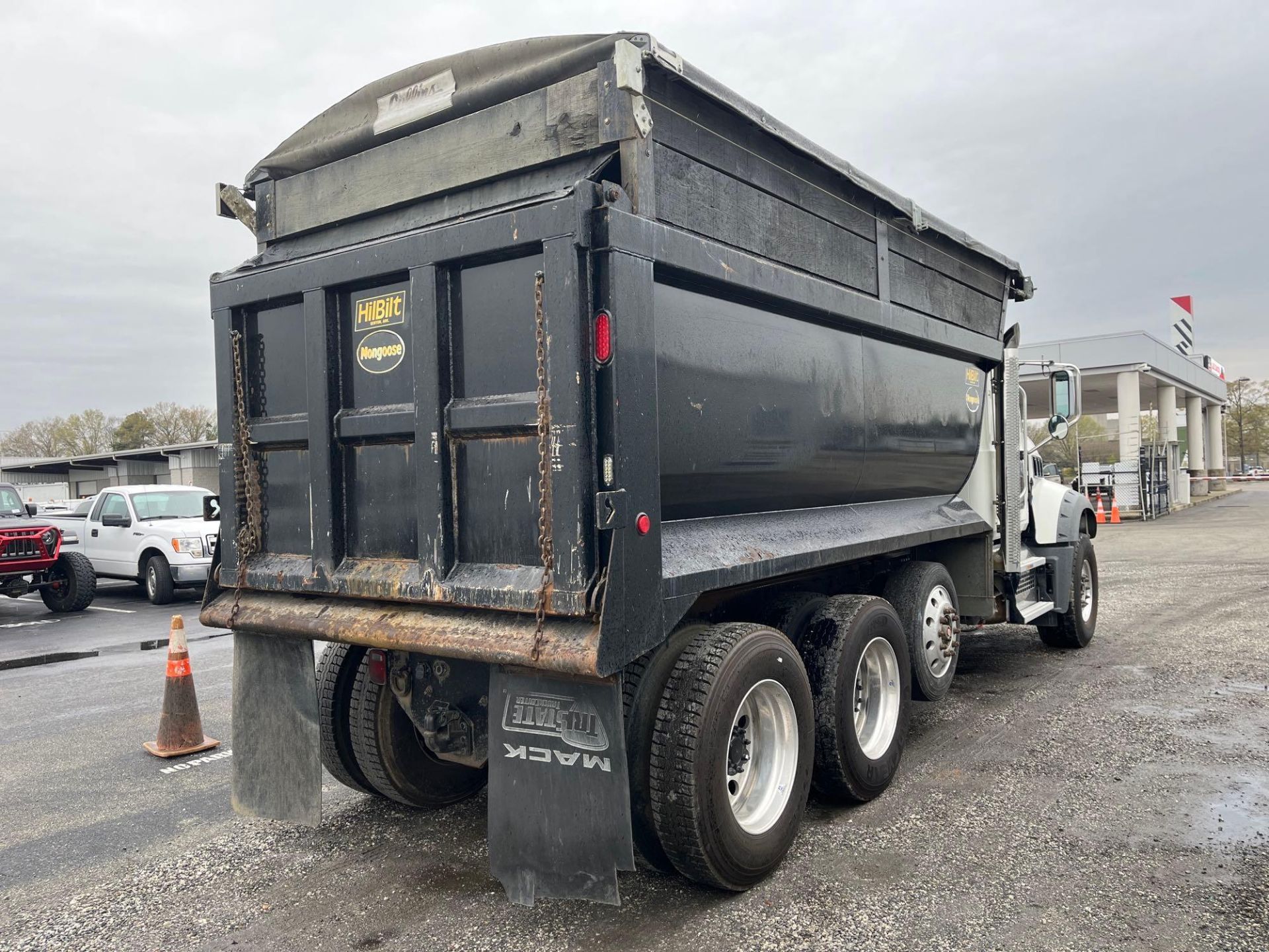 2020 Mack Granite GR64F Tri-Axle Dump Truck - Bild 3 aus 24