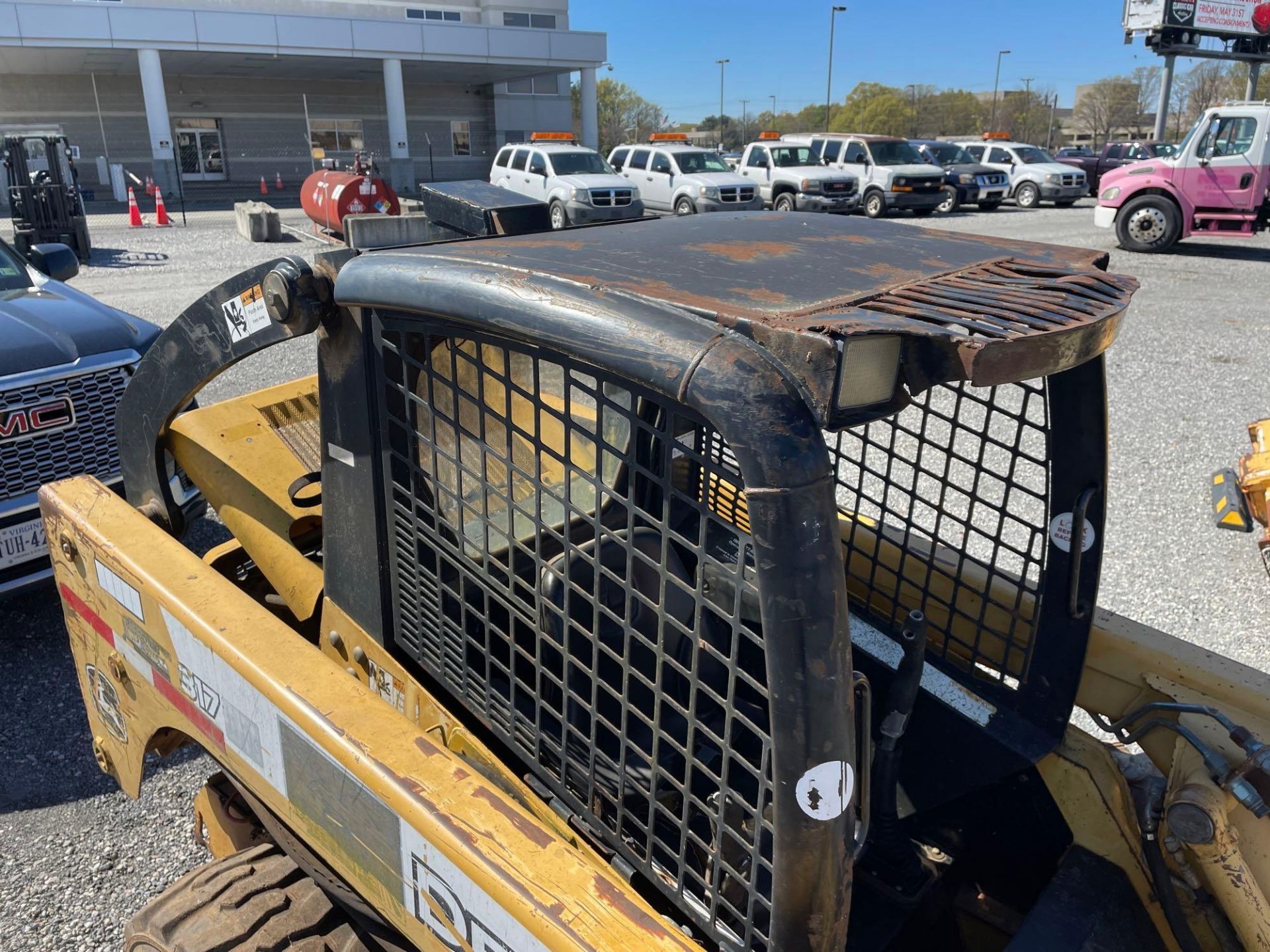 2004 John Deere 317 Rubber Tire Skidsteer Loader - Image 14 of 17