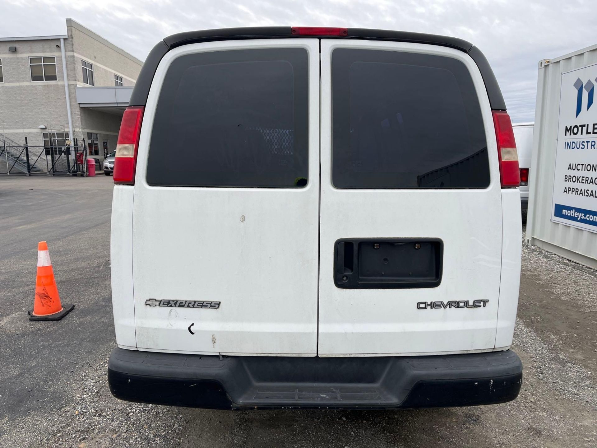 2005 Chevrolet Express Van - Image 10 of 18