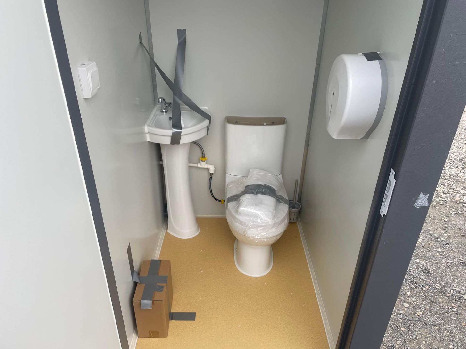 2024 Bastone 110V Portable Double Stall Toilets - Image 6 of 8