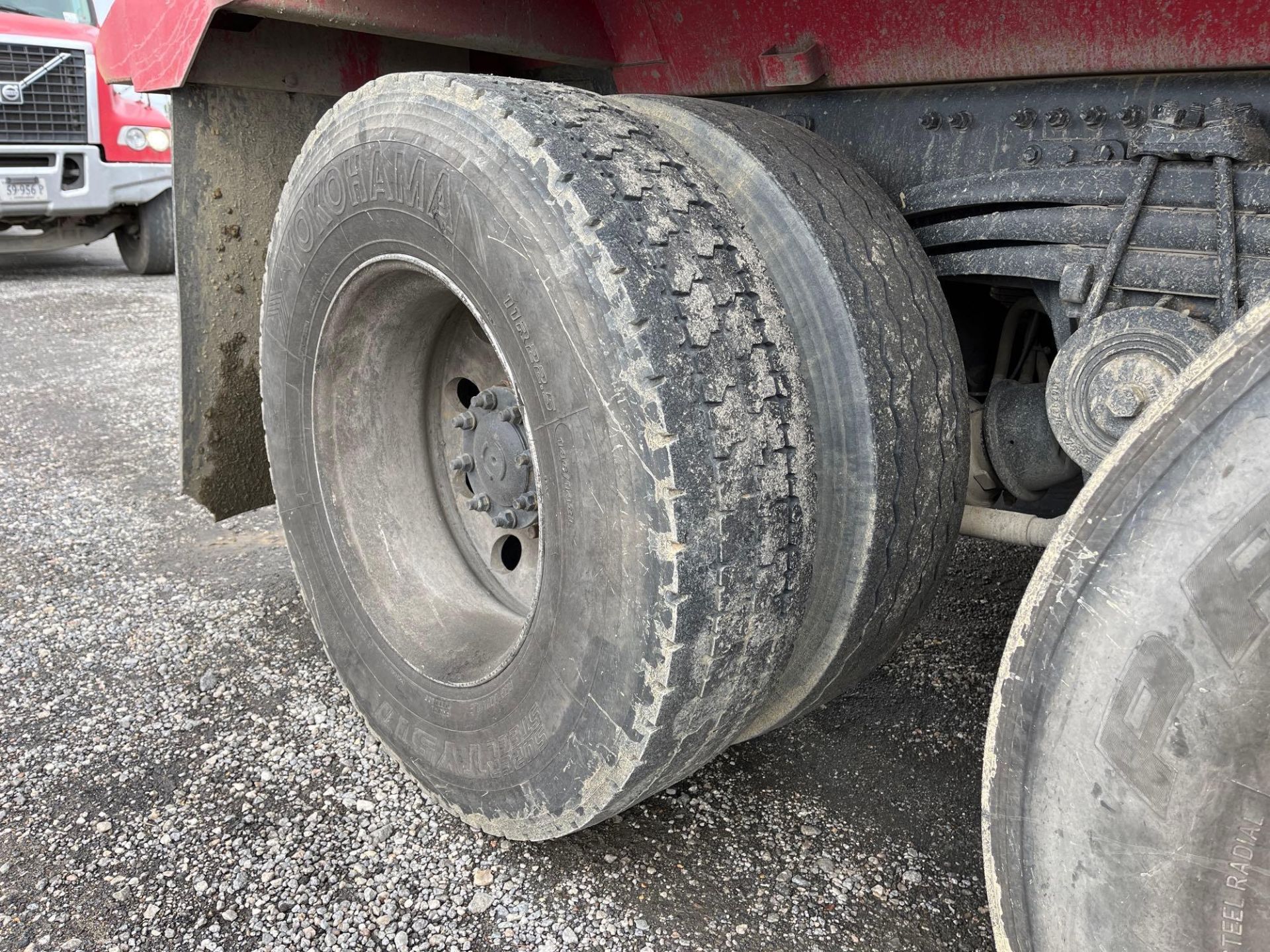 2019 Volvo VHD Centipede Dump Truck - Image 24 of 29