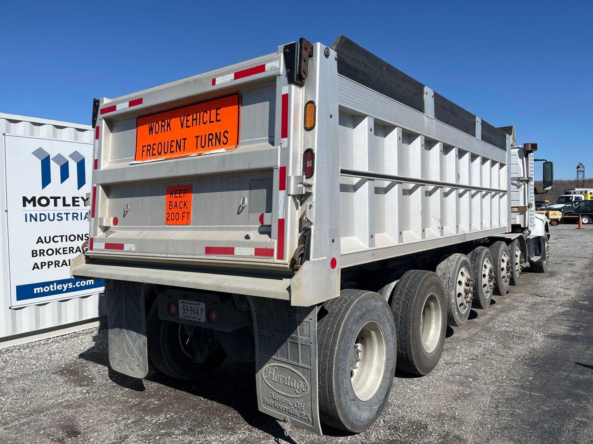 2019 Volvo Centipede Dump Truck - Bild 2 aus 25